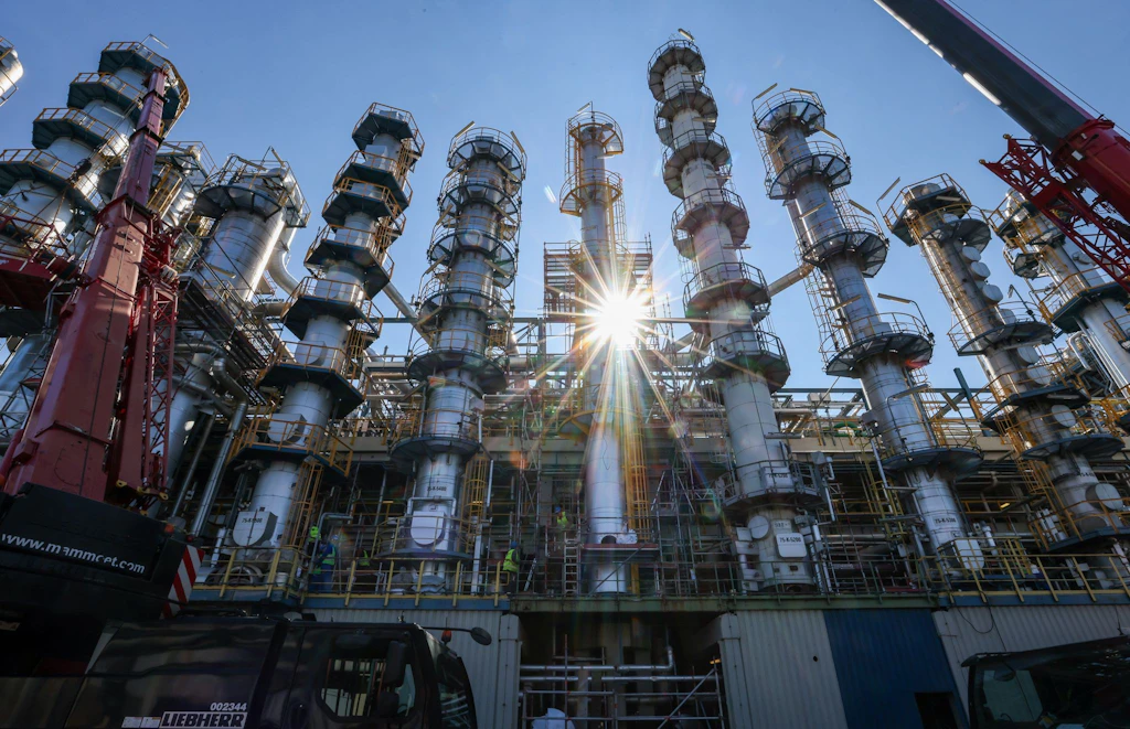 „Wir brauchen einen Krisenfahrplan“: 63.000 Jobs bedroht – Ost-Chemie ...