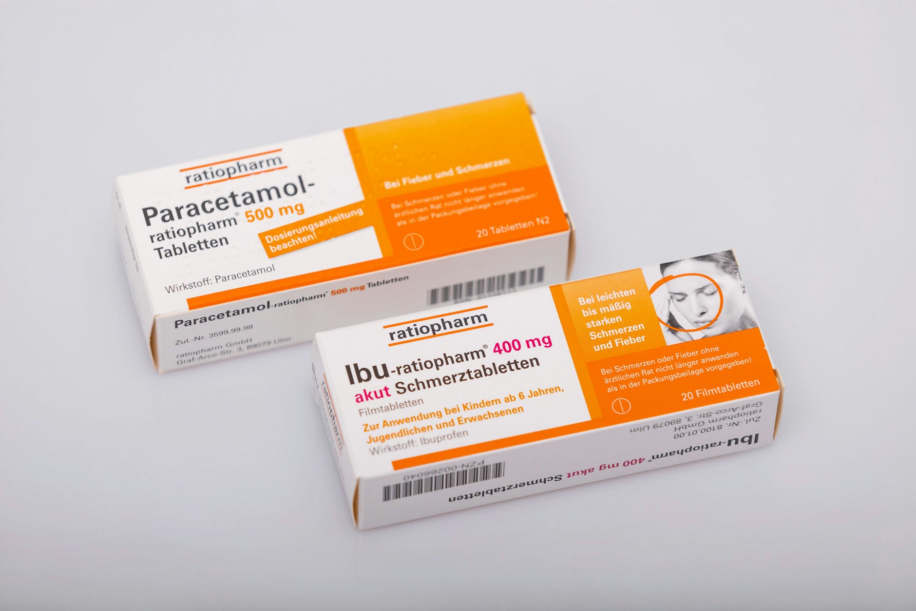 Ibuprofen und Paracetamol gehören zu den meistgekauften rezeptfreien Medikamenten – bei dm-med sind sie günstiger als bei Versandapotheken.