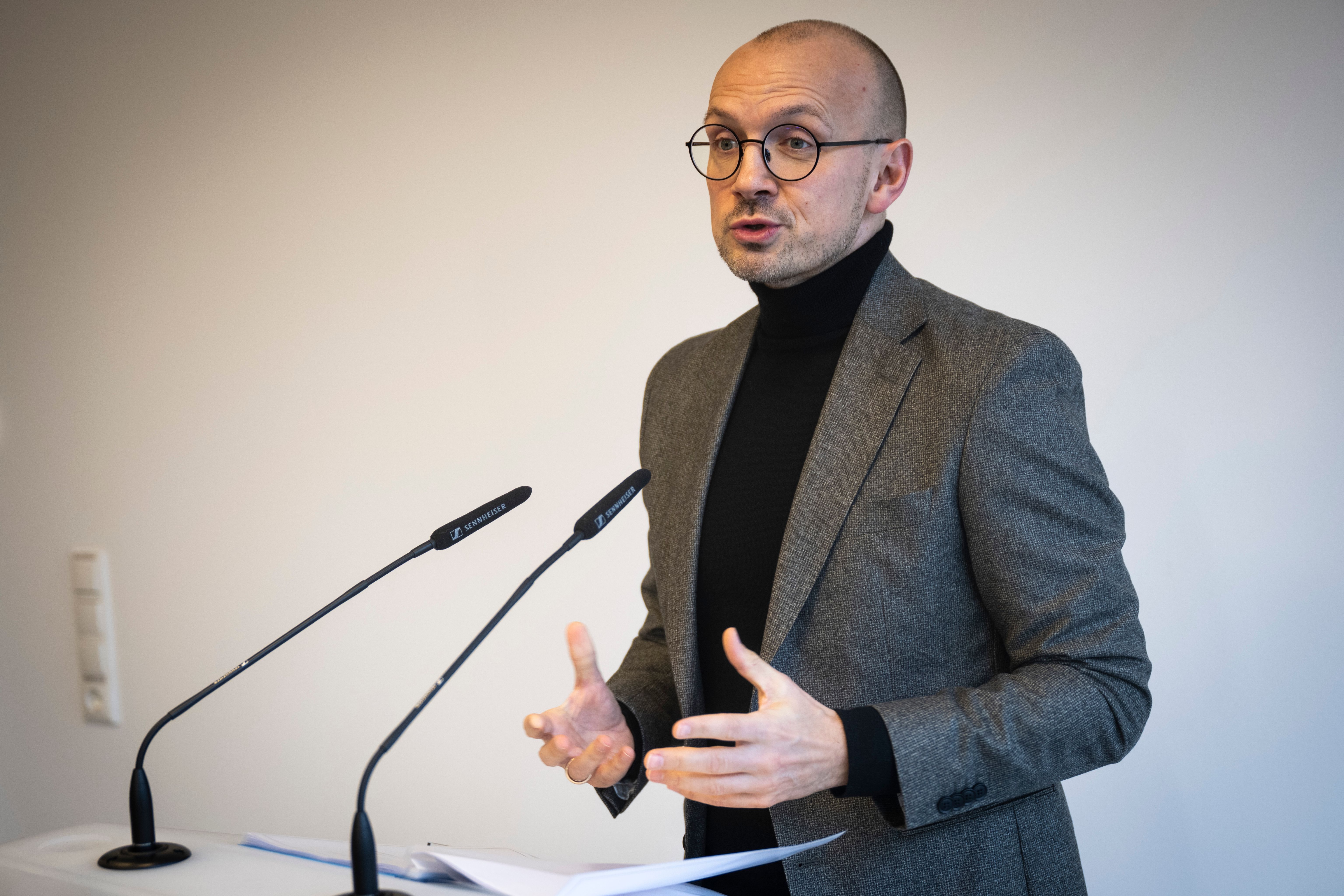 Image - Mit 500 PS in den Weltuntergang: Wie der Dienstwagen des „Krisen-Landrats“ zur politischen Streitfrage wurde