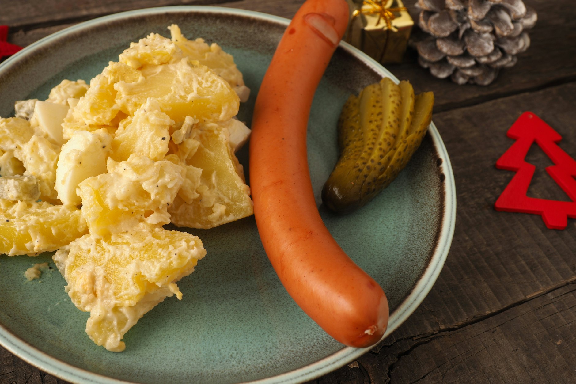 Mehr Hausmannskost als Kartoffelsalat und Würstchen geht nicht.