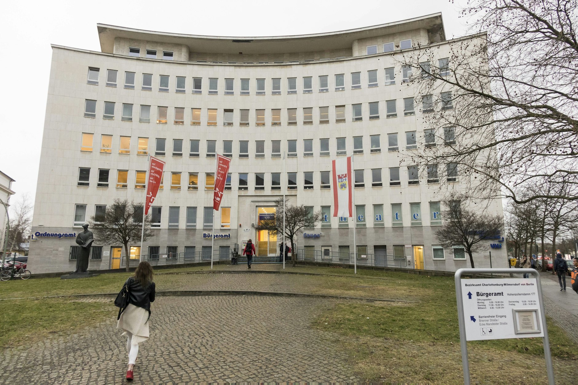 Das Bezirksamt Charlottenburg-Wilmersdorf. Am 2. Januar 2026 bleiben Bürger- und Standesamt im Bezirk geschlossen.