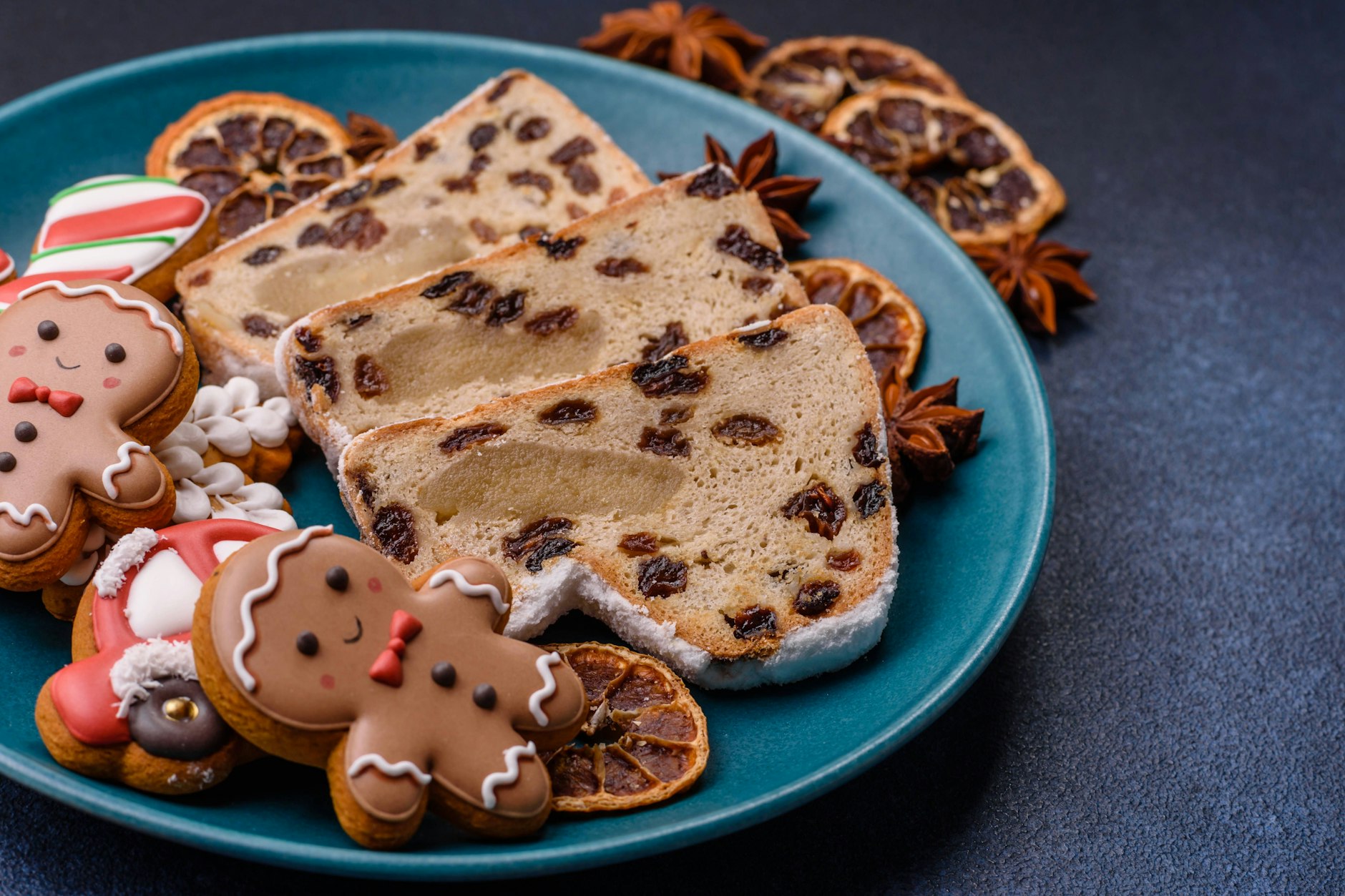 Stollen und Plätzchen krönen den Abschluss eines Festmahls.