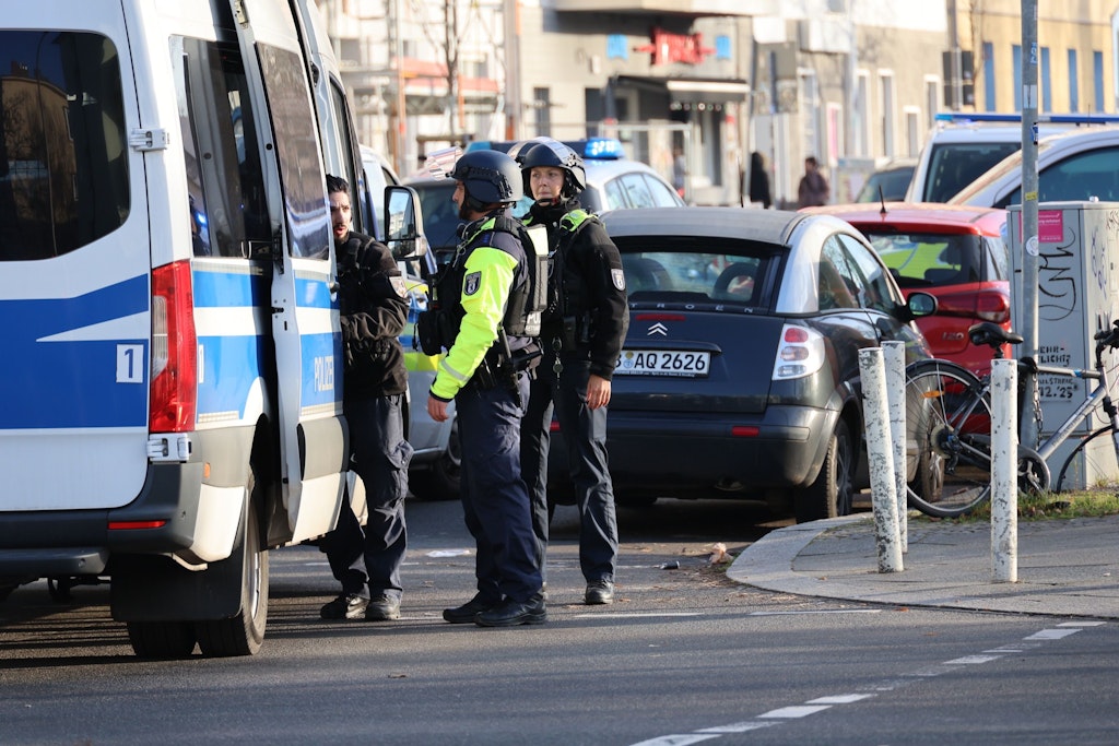 Polizei-sperrt-Pankstra-e