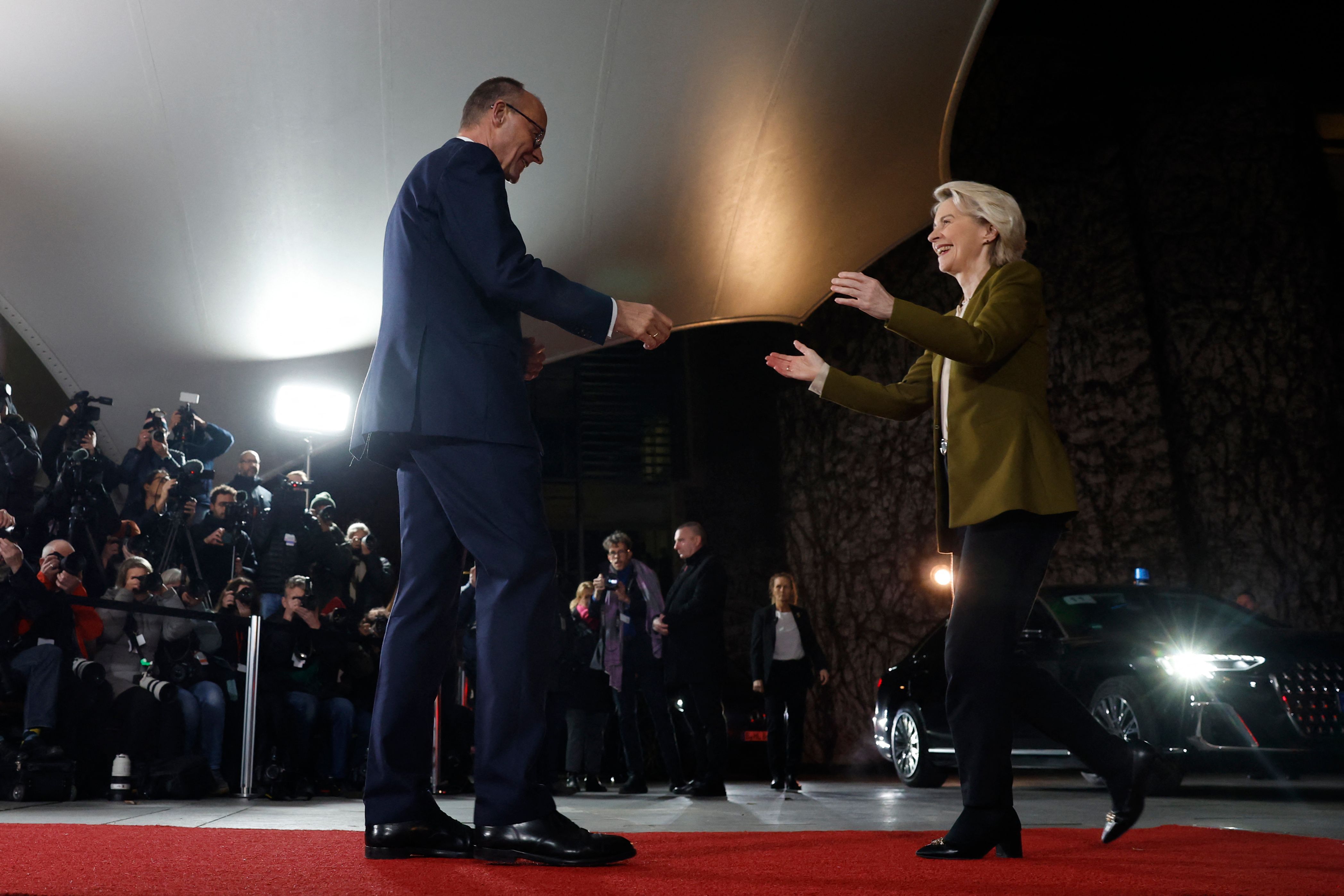 Von der Leyen ohne Geld: Kommt Friedrich Merz als „Weißer Ritter“?