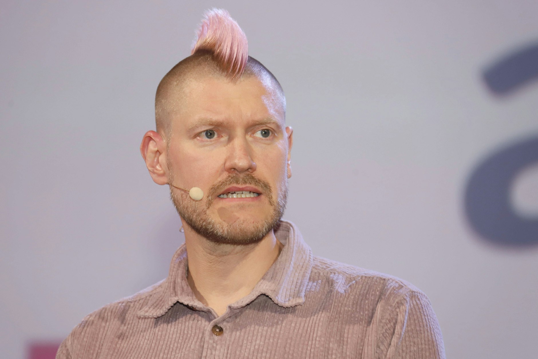 Der Digitalexperte Sascha Lobo steht für die Debatte über Nähe und Technik.