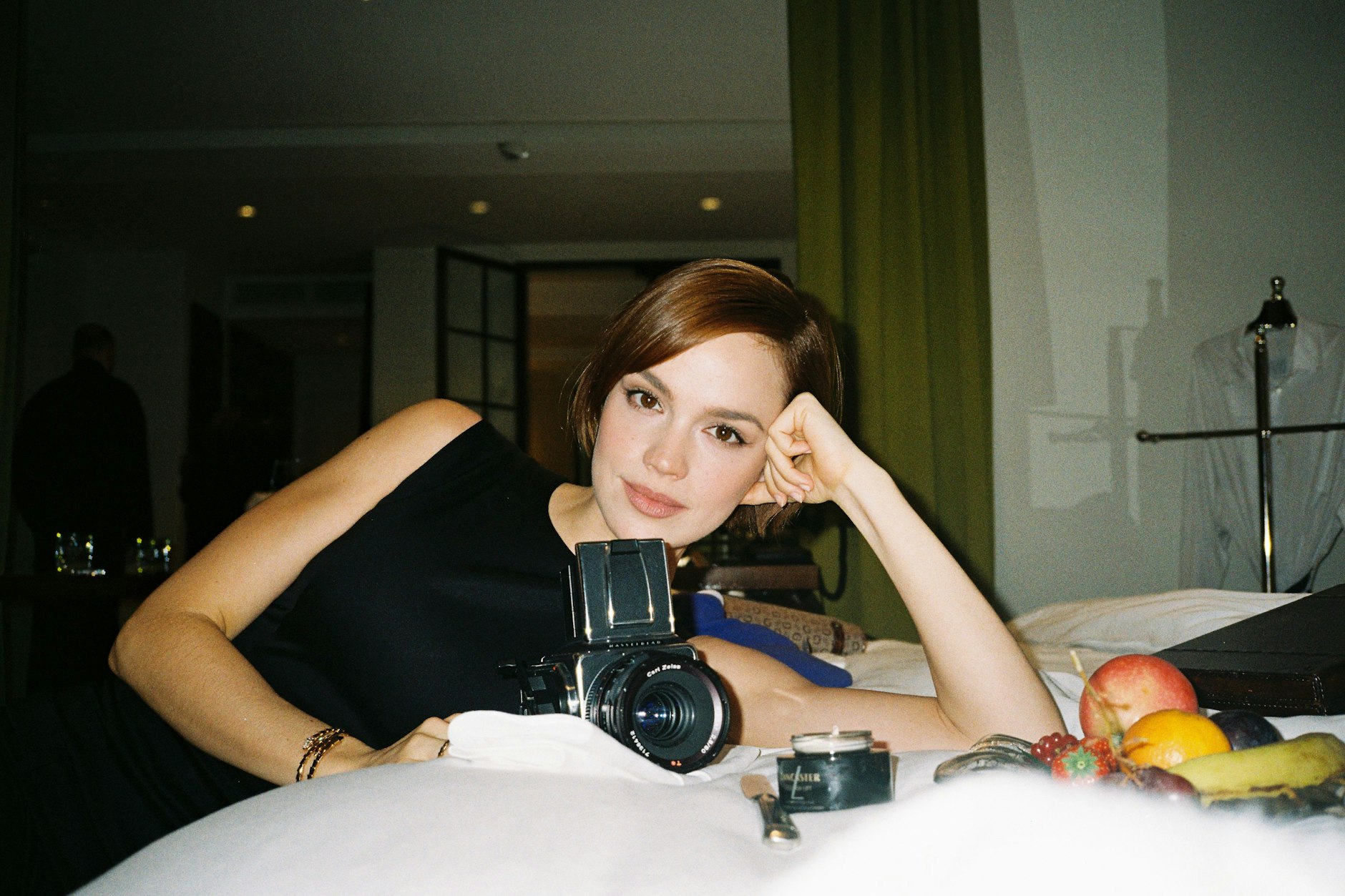 Emilia Schüle spielt 2026 in „Das Mädchen mit der Leica“ Gerda Taro, Kriegsfotografin im Spanischen Bürgerkrieg.