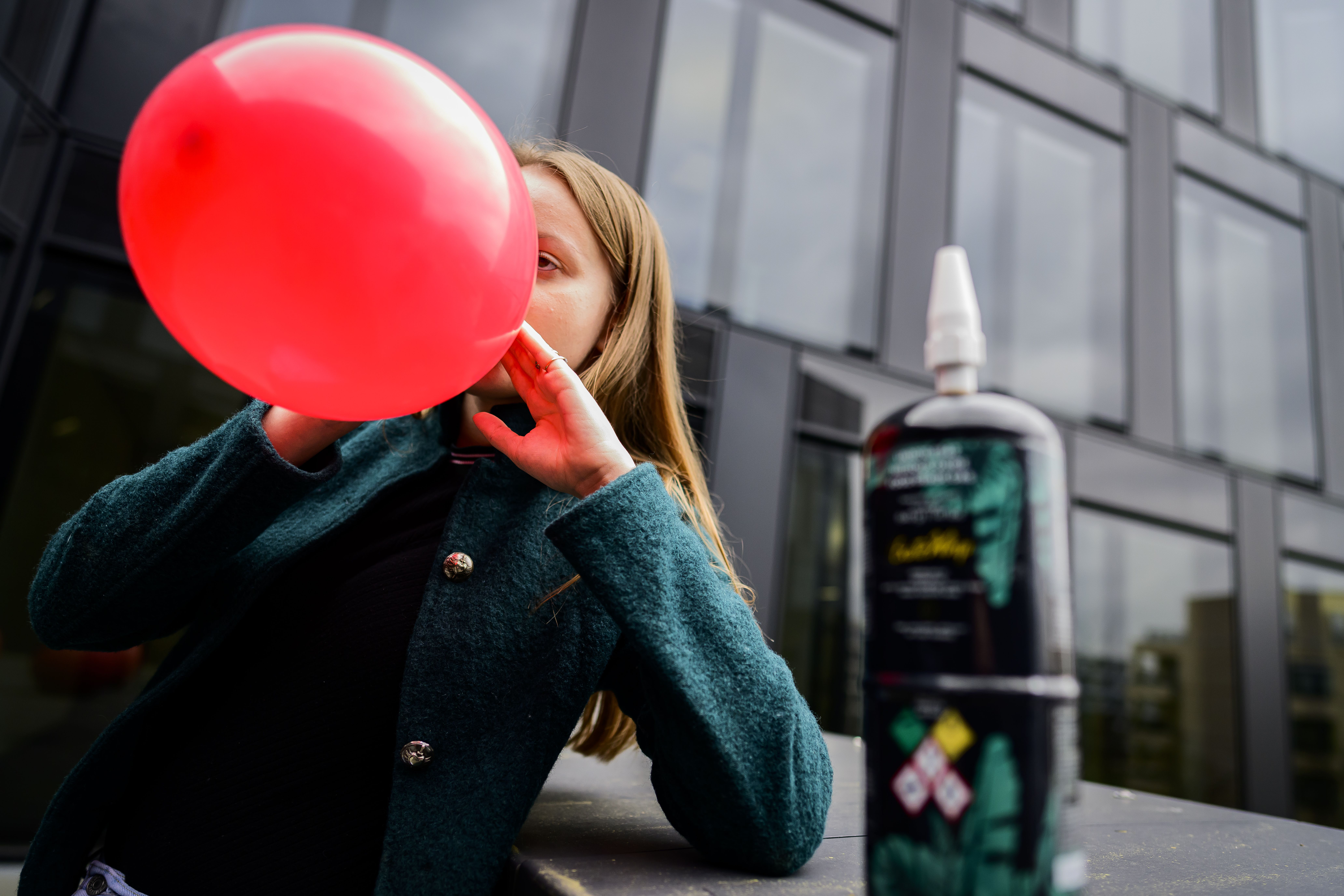 „Es ist meine einzige Liebe“: Der Lachgas-Rausch und das lange Zögern der Politik