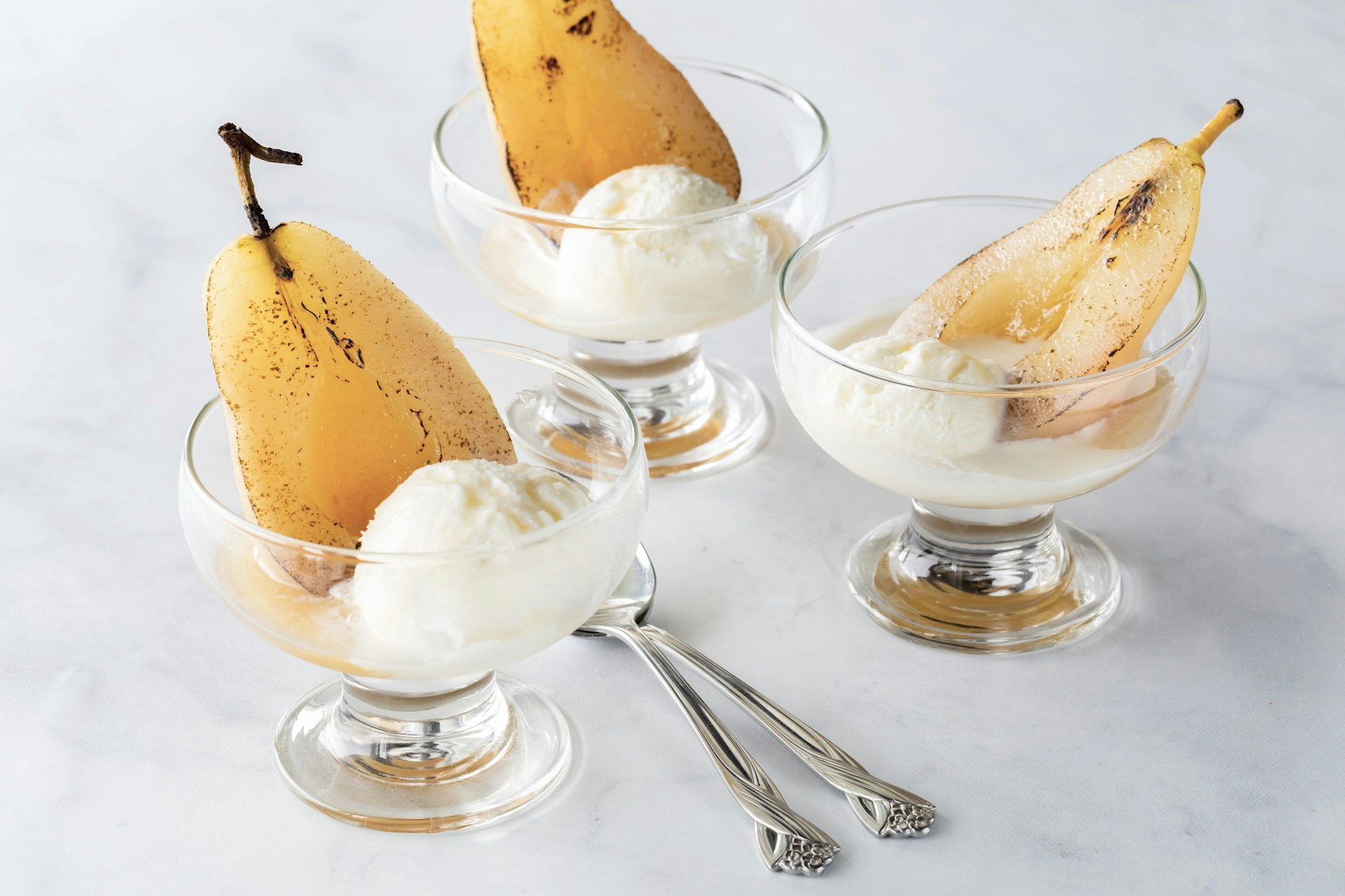 Einfach zu machen: Birne mit Eis