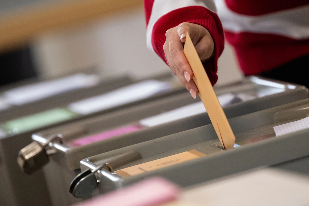 Election poll: CDU/CSU and AfD neck and neck
