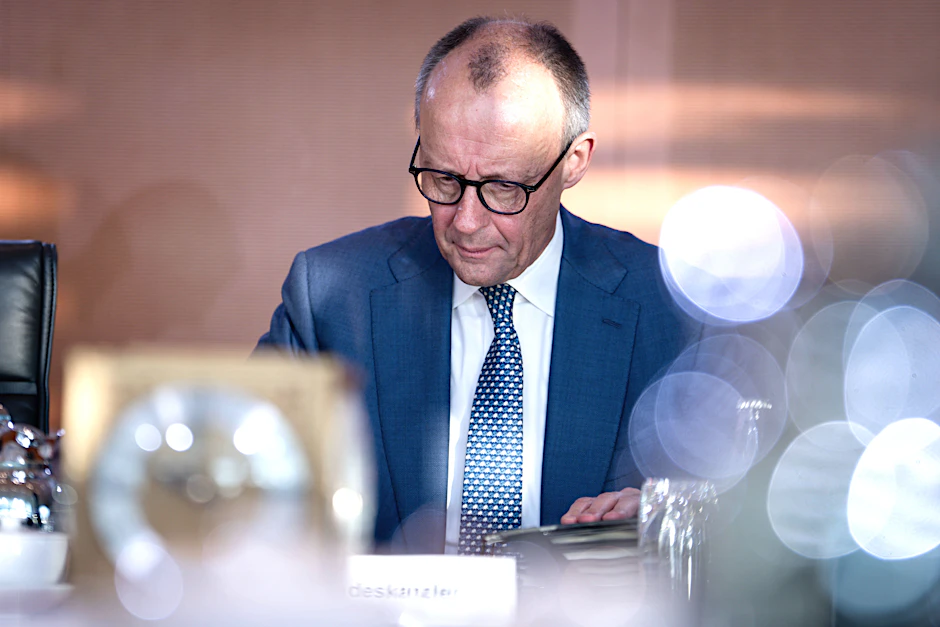 Bundeskanzler Friedrich Merz (CDU) vor Beginn der Kabinettssitzung in Berlin am&nbsp;17.12.2025