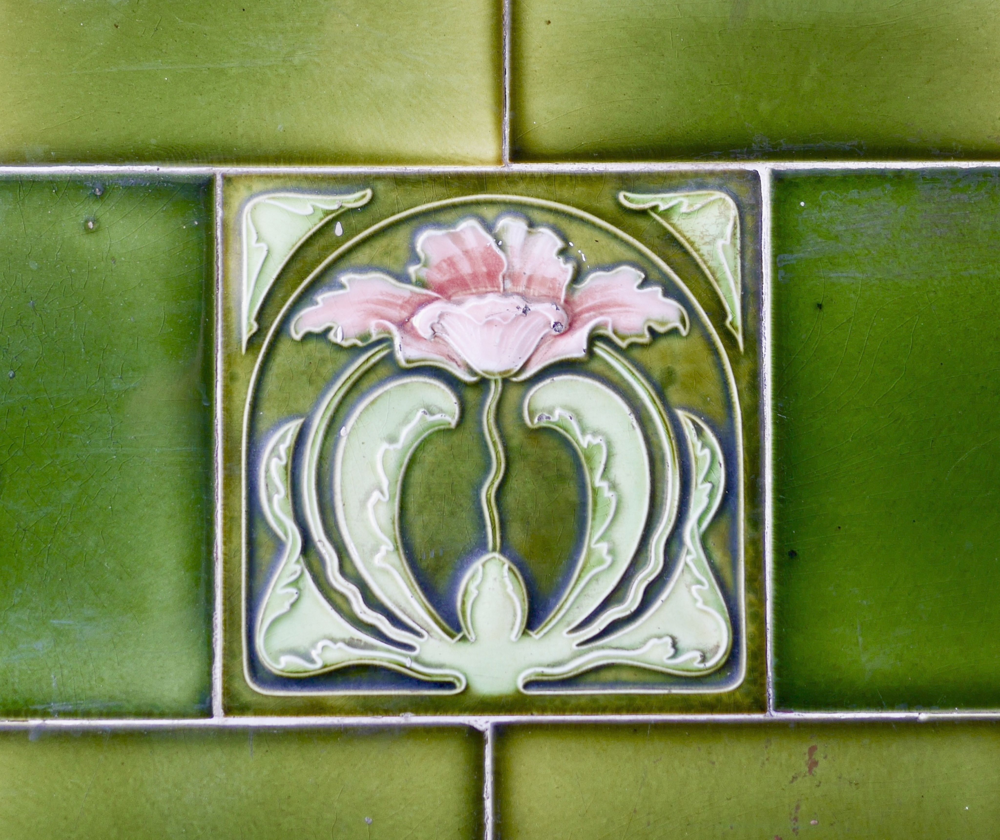 Überlebenskünstlerin in Berliner Hausfluren: Die Jugendstilfliese