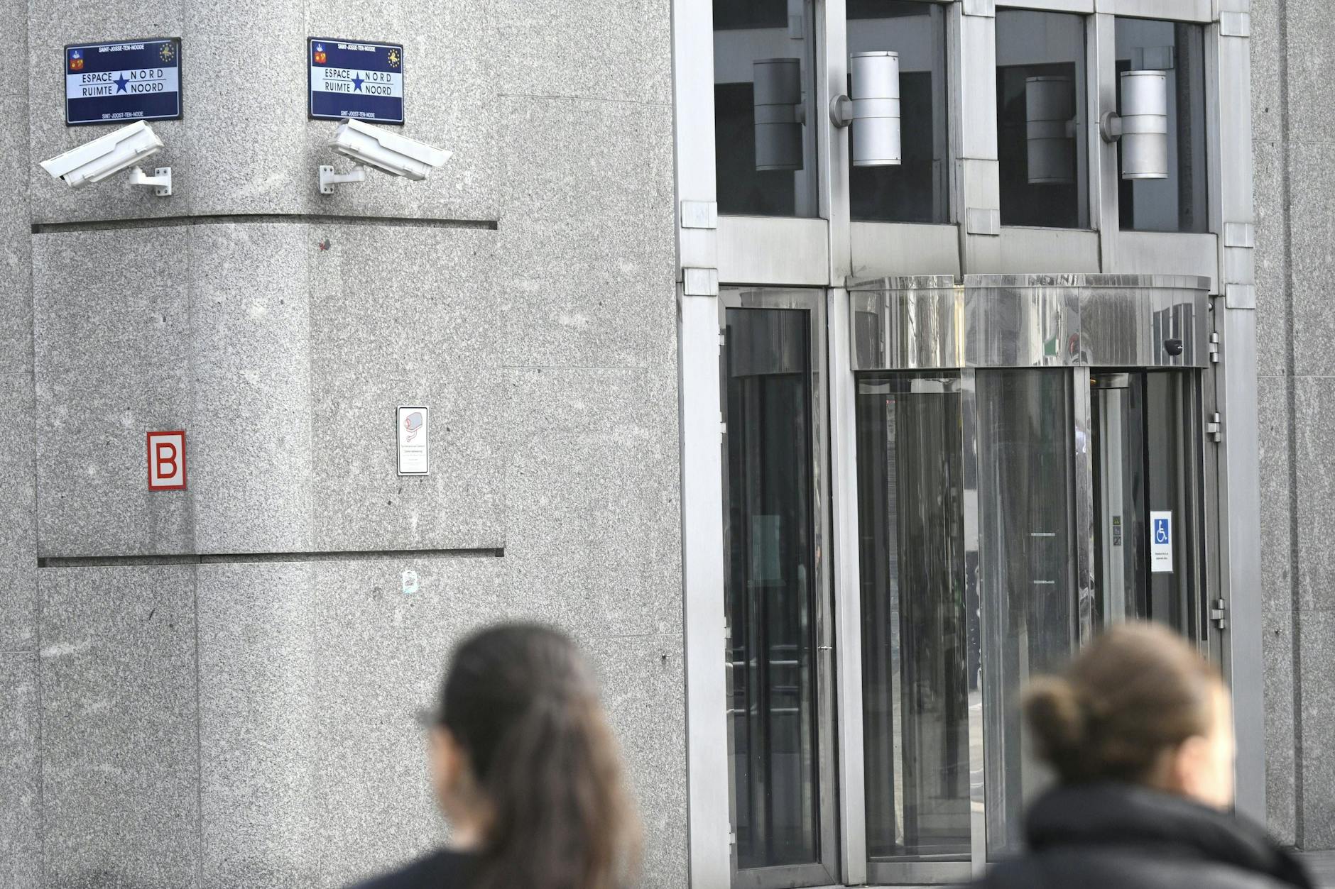 Brüssel: Überwachungskameras vor dem Eingang des Finanzdienstleisters Euroclear