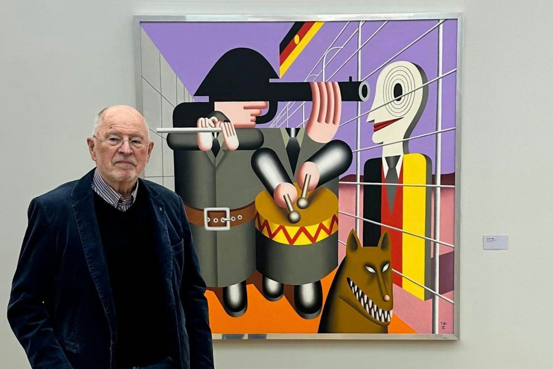 Hans Ticha in der Kunsthalle Rostock vor seinem 1980 gemalten und bis zum Tag des Mauerfalls 1989 gut versteckten Bild „Mauer“, Öl/Lw., mit „Blechtrommel“-Verweis. Es gehört heute dem Kulturamt Mainz