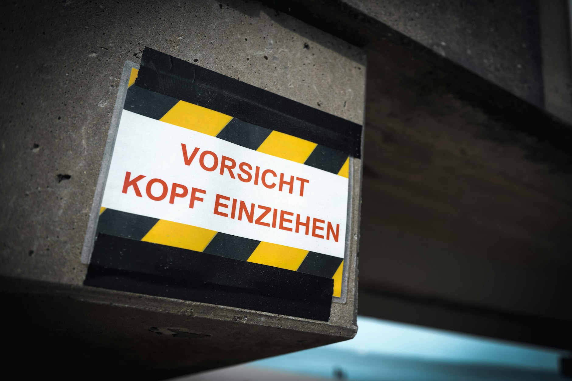 Vorsicht! Kopf einziehen! Ist das Berliner Denglisch nur ein Schutzmechanismus?