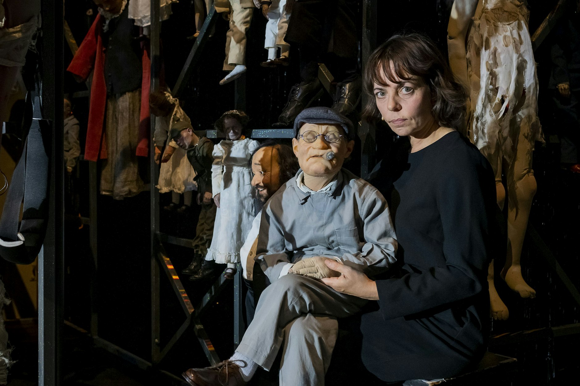 Am Freitag kann man mit Suse Wächter in der Volksbühne Weihnachtslieder singen: Vielleicht stimmt sie auch Bertolt Brechts „Kinderhymne“ aus ihrem BE-Abend „Brechts Gespenster“ an.