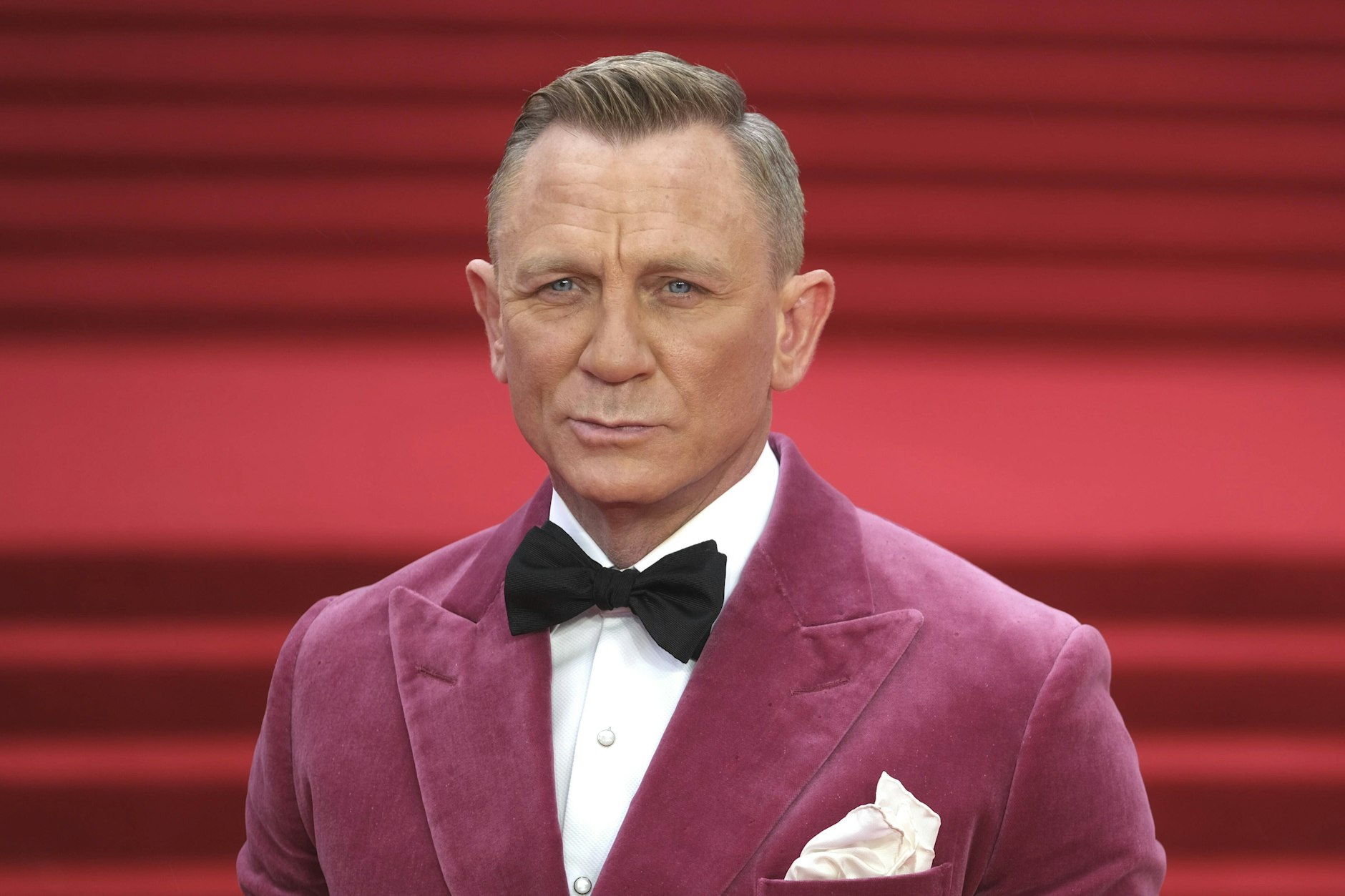 Sogar James Bond trägt Pink. Daniel Craig bei der Weltpremiere des Kinofilms „No Time to Die“