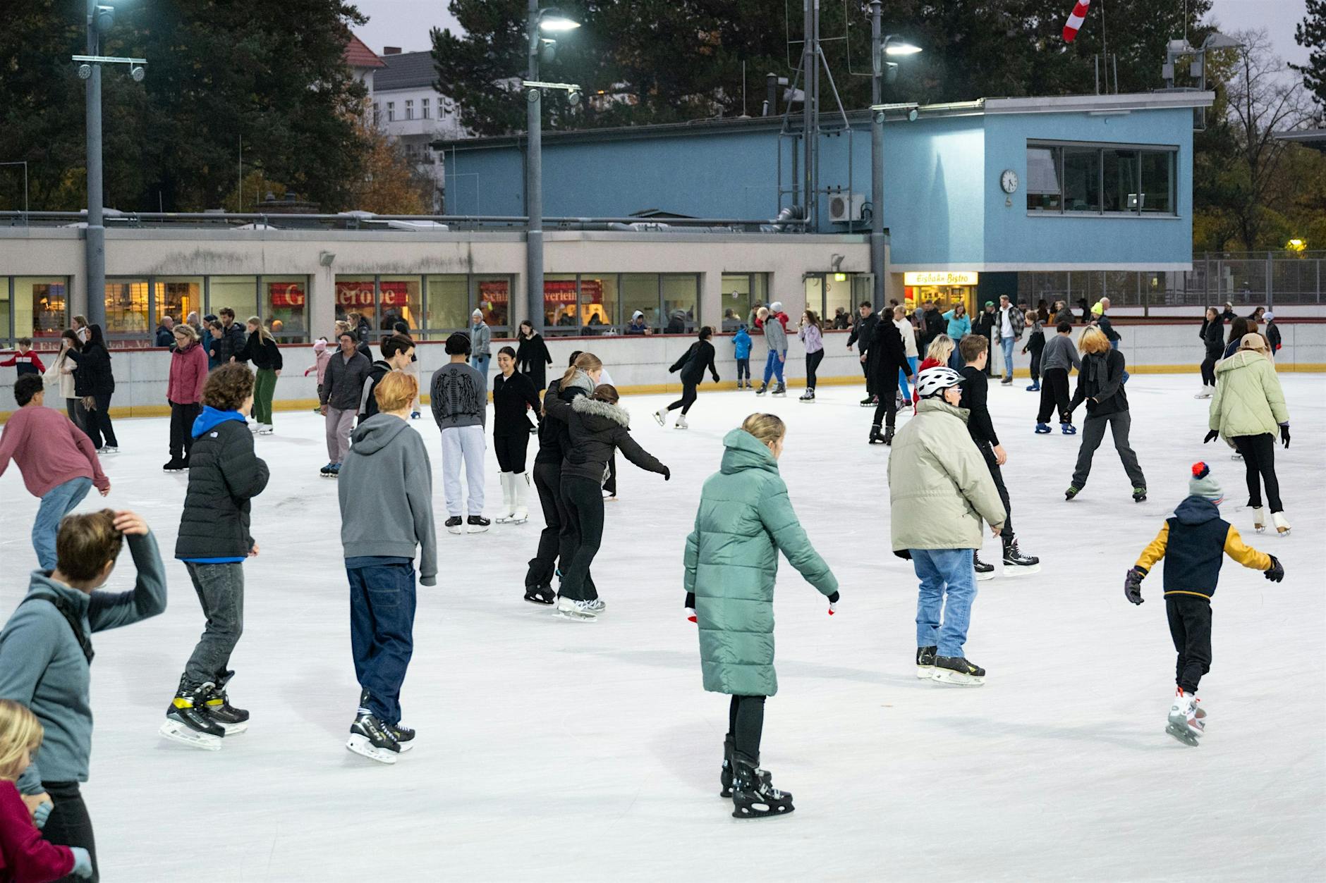 Auf die Kufen, los: Das sind die 10 schönsten Eisbahnen in Berlin