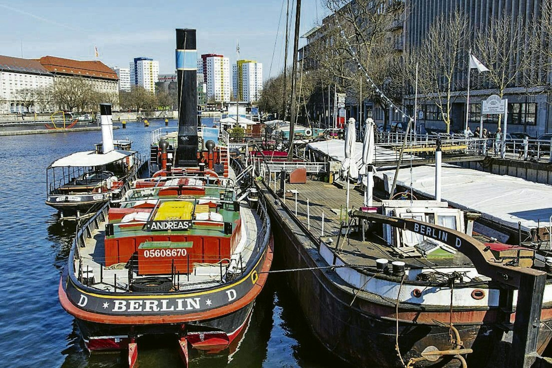 Symbolbild: An der Fischerinsel entdeckte am Donnerstag ein Passant eine Wasserleiche in der Spree.