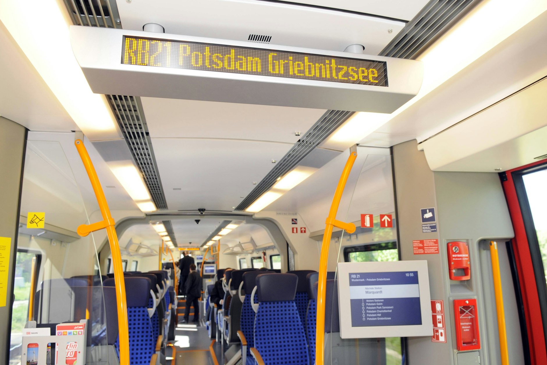 In der RB21 kann man Rätsel lösen. Auch zur aktuellen Route.