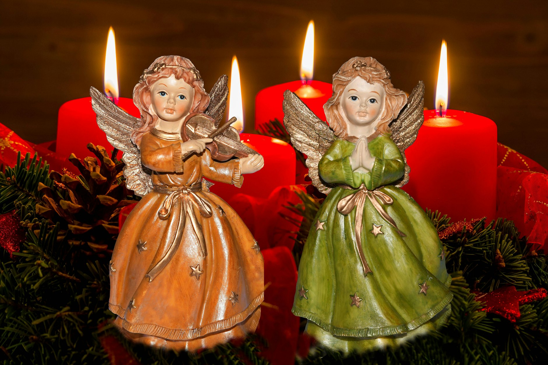 Zwei Weihnachtsengel: In der DDR sollen sie als „geflügelte Jahresendfigur“ bezeichnet worden sein.