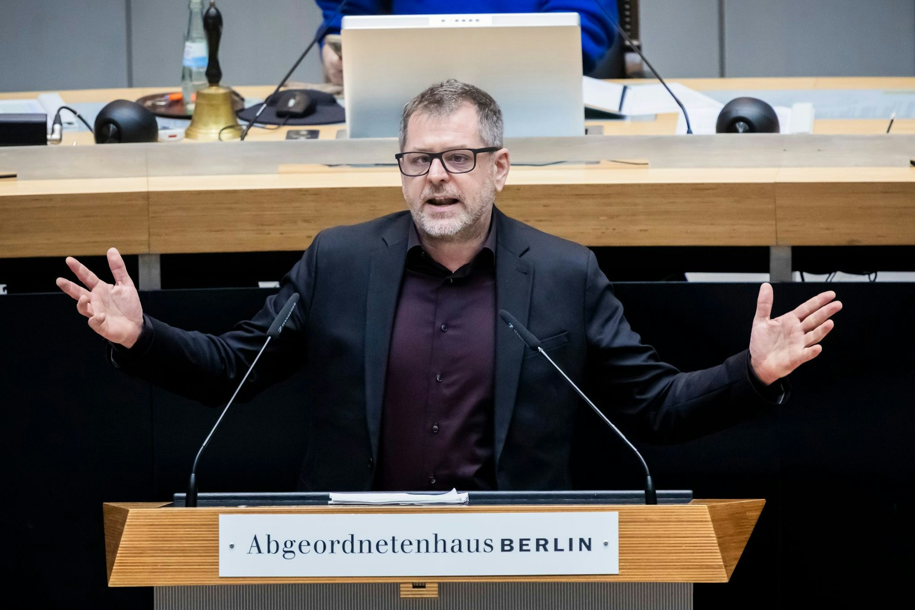 Werner Graf, Fraktionsvorsitzender der Grünen, spricht. Seine Partei votierte dagegen.