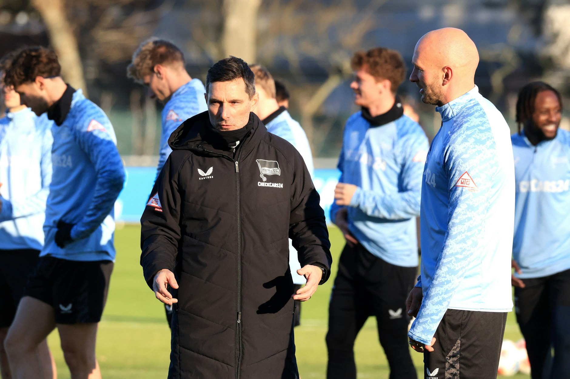Trainer Stefan Leitl schwört seine Hertha-Profis auf das Heimspiel gegen Arminia Bielefeld ein. 