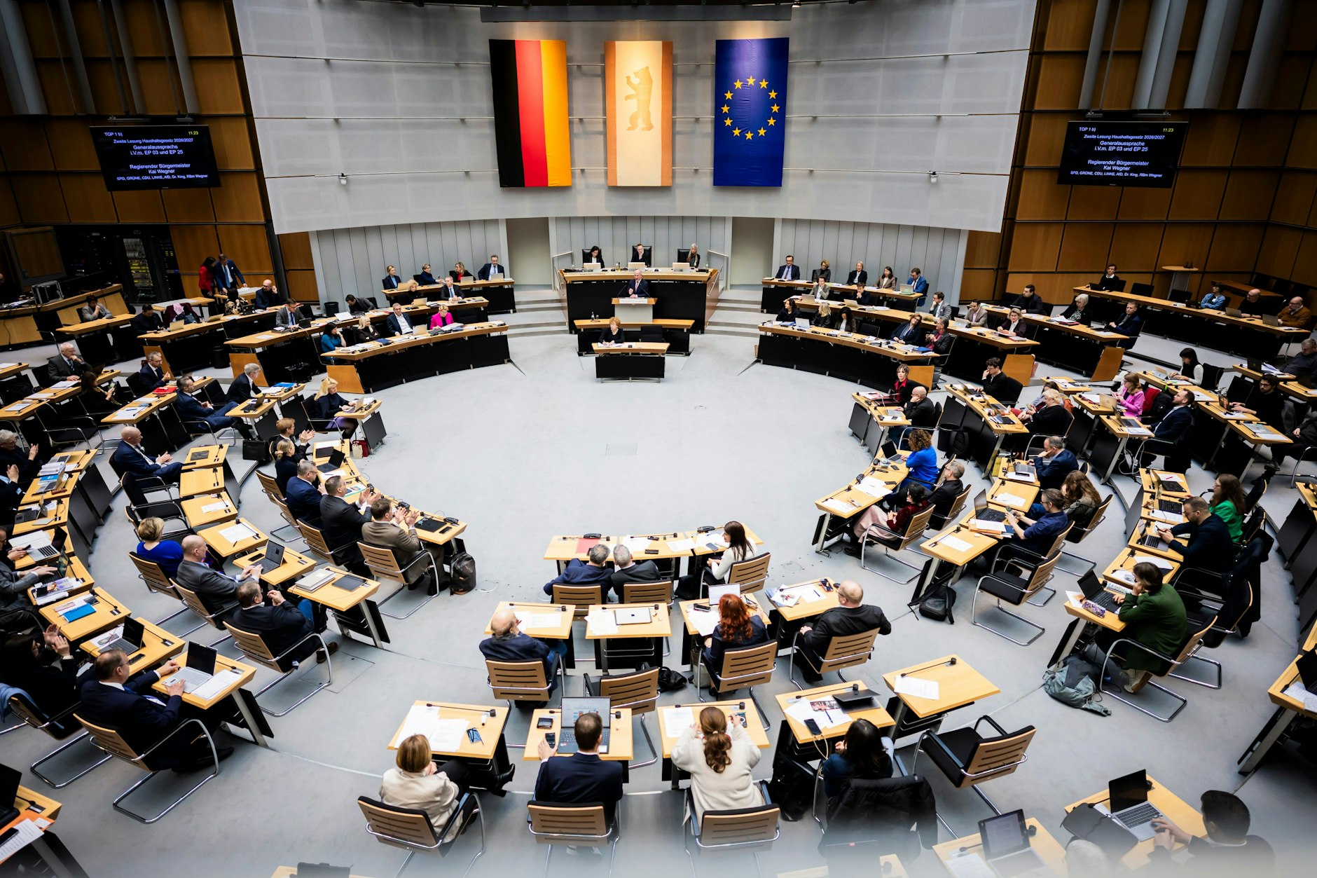 Kai Wegner (CDU), Regierender Bürgermeister von Berlin, spricht bei der 77. Plenarsitzung des Berliner Abgeordnetenhauses. 