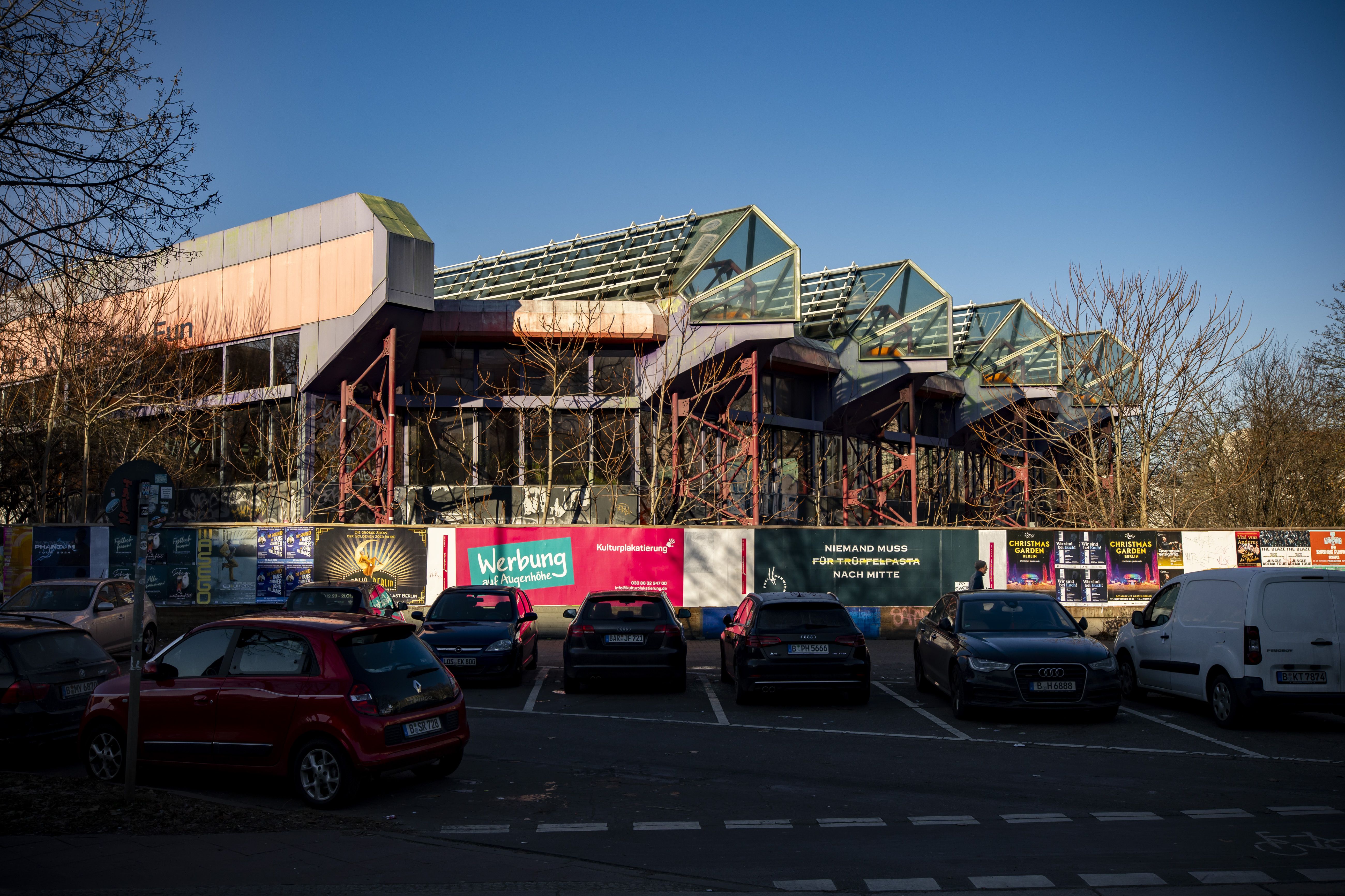 „Nicht hinnehmen, dass das SEZ einfach abgerissen wird“: Verbände kündigen Denkmalschutzklage an