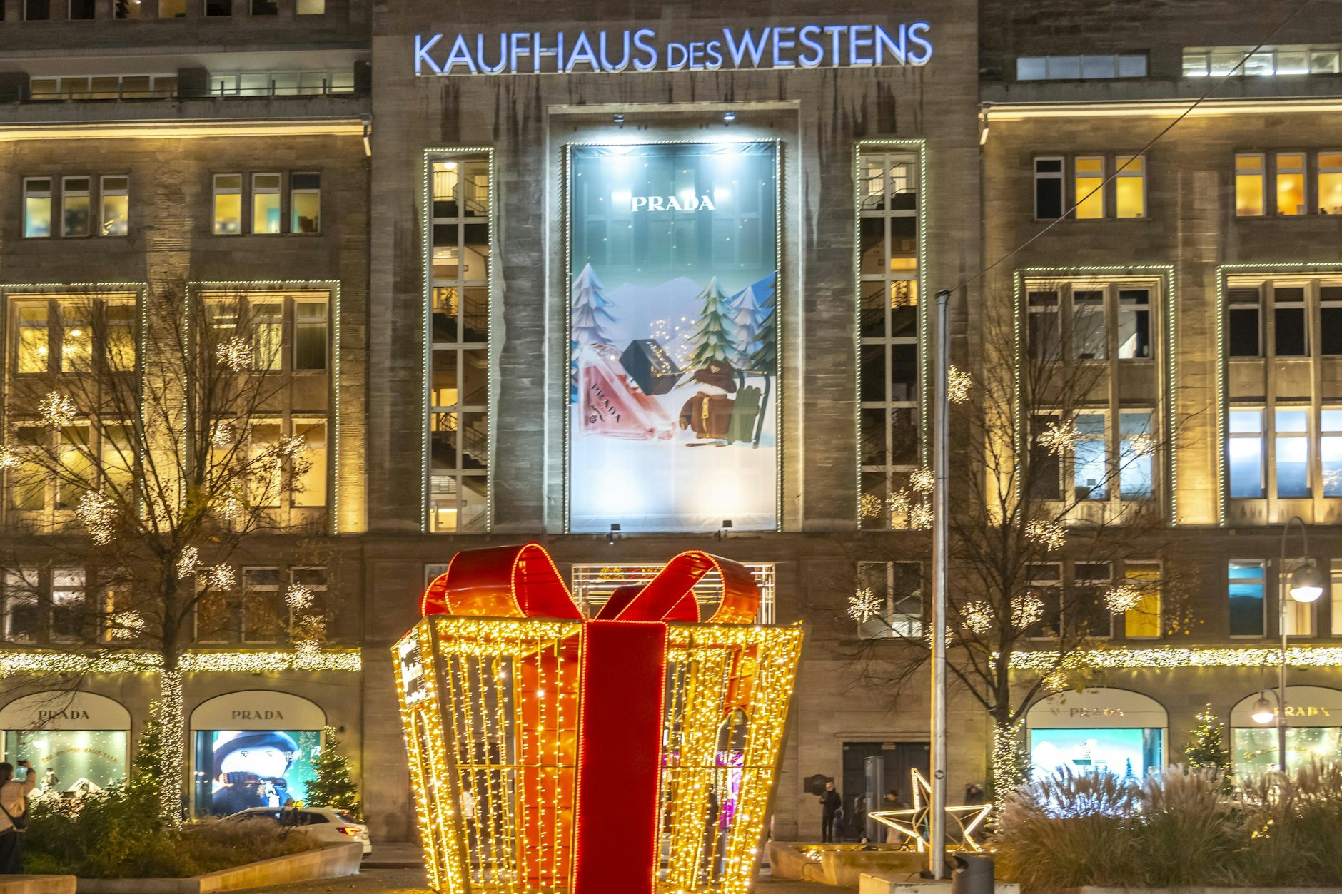 Das KaDeWe gehört auch am verkaufsoffenen Sonntag zu den größten Anlaufpunkten für Last-Minute-Shopper kurz vor Weihnachten.