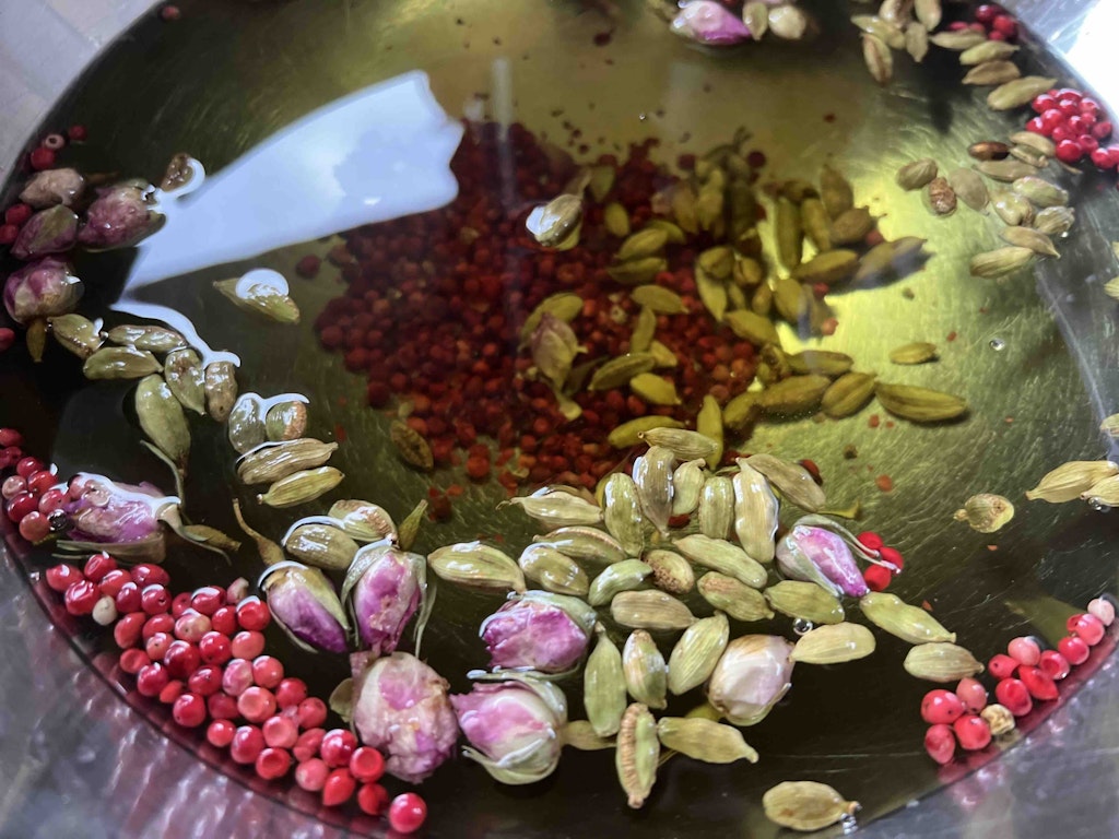 Wie-man-mit-wenig-Mitteln-einen-verdammt-festlichen-Gin-zusammenbraut