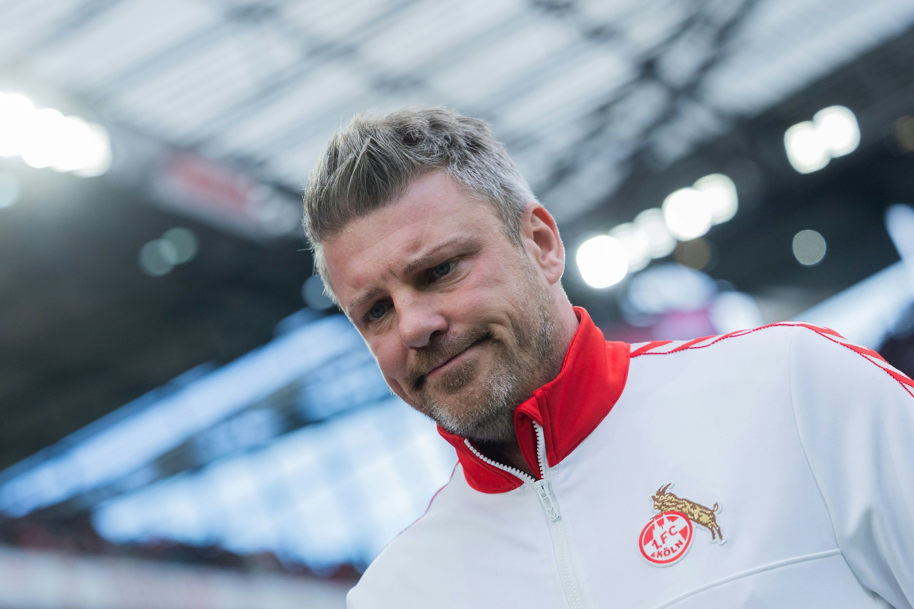 Lukas Kwasniok ist seit dieser Saison neuer Trainer des 1. FC Köln und kam, genau wie Steffen Baumgart, vom SC Paderborn in die Domstadt.