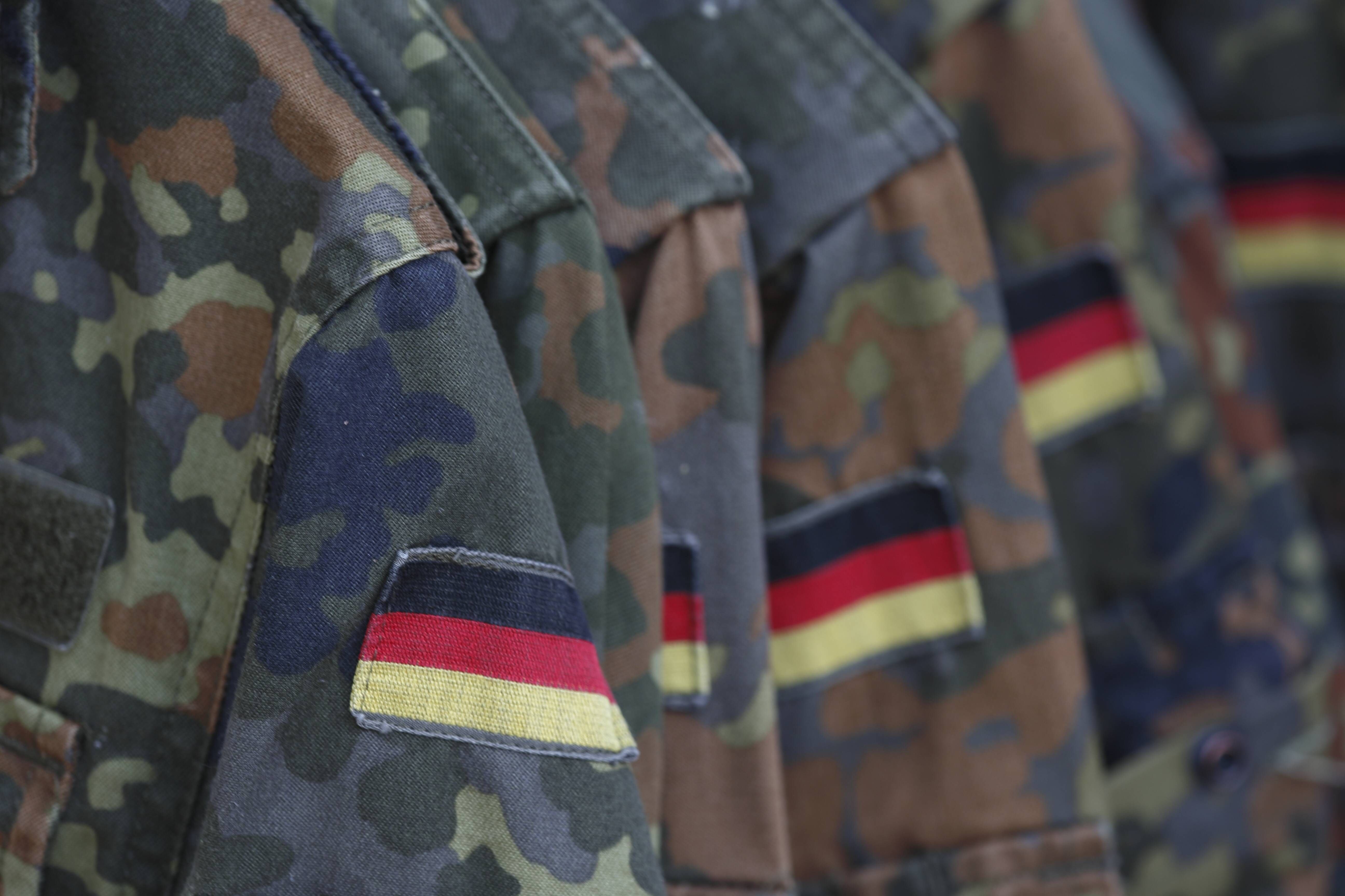 „Rechtsextremistischer Verdachtsfall“: Dürfen AfD-Mitglieder überhaupt zur Bundeswehr?