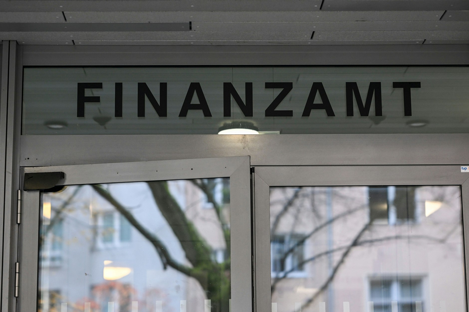 Die Finanzämter in Berlin verzichten auf einen sogenannten Weihnachtsfrieden und vollstrecken weiter ihre Forderungen.