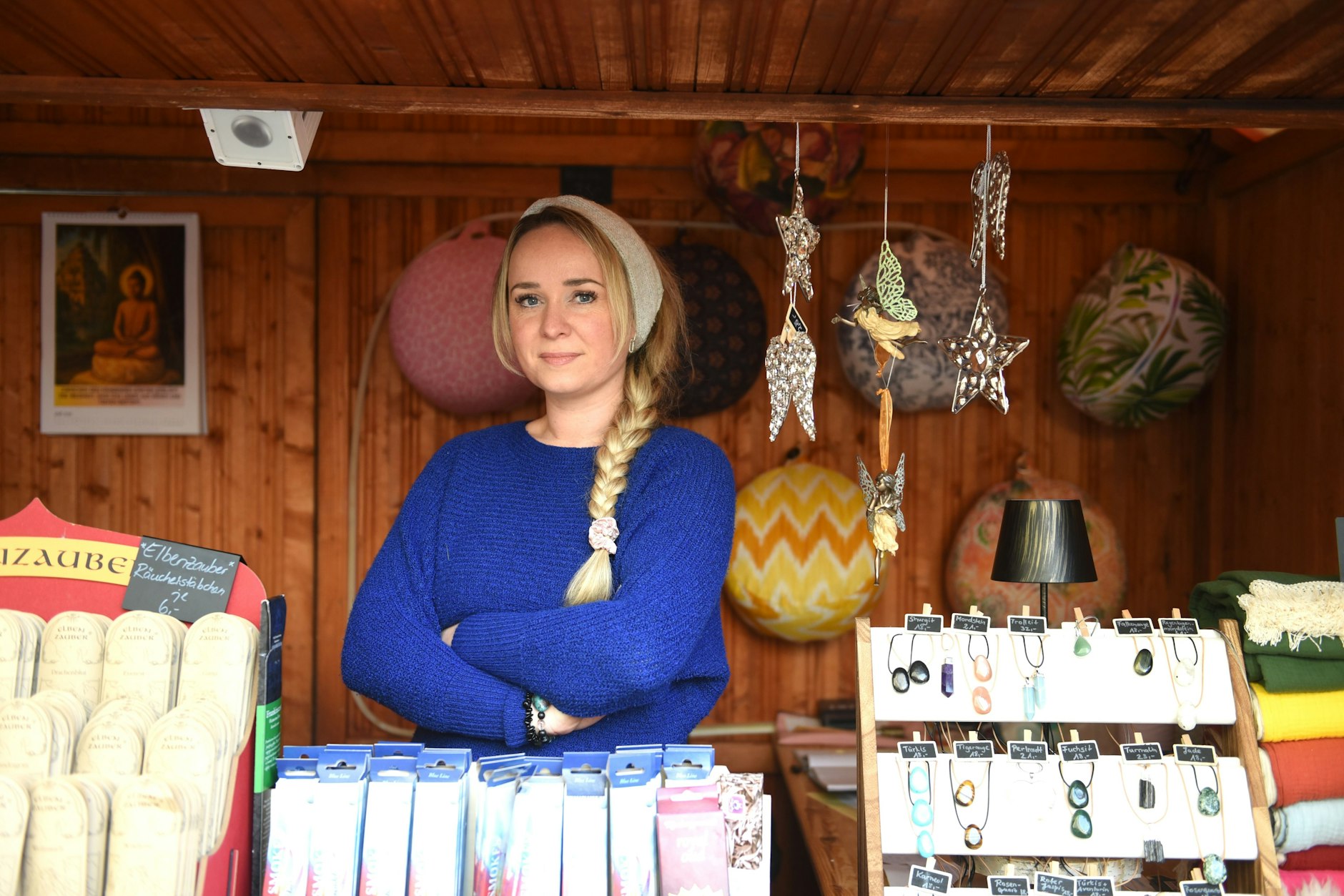 Luisa Görsch-Heinze aus Oranienburg ärgert sich über zu hohen Standmieten und nicht nachvollziehbare Nebenkosten auf dem Weihnachtsmarkt in Spandau.