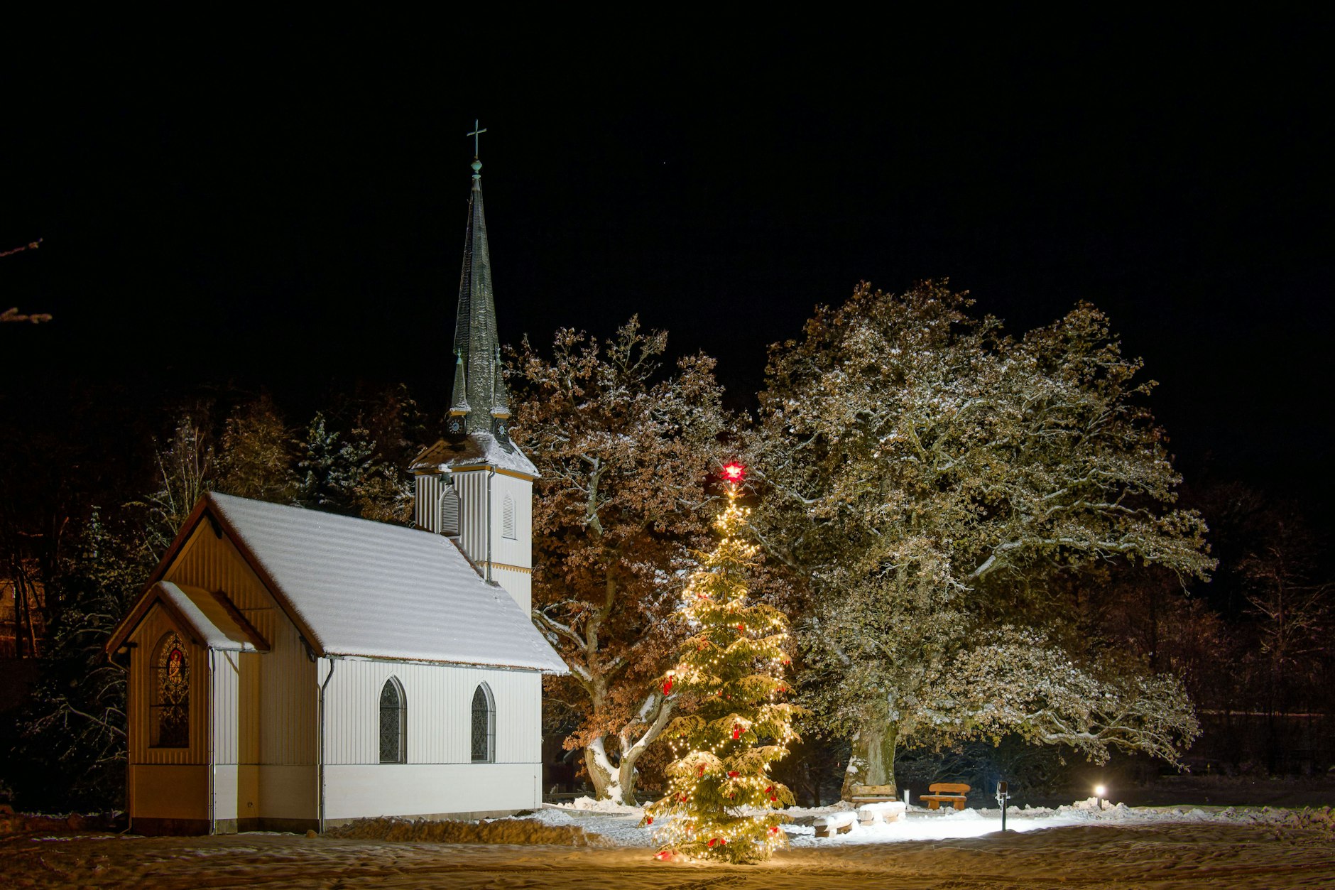 In der Bibel verkünden die Engel in der Weihnachtsnacht den Frieden auf Erden.