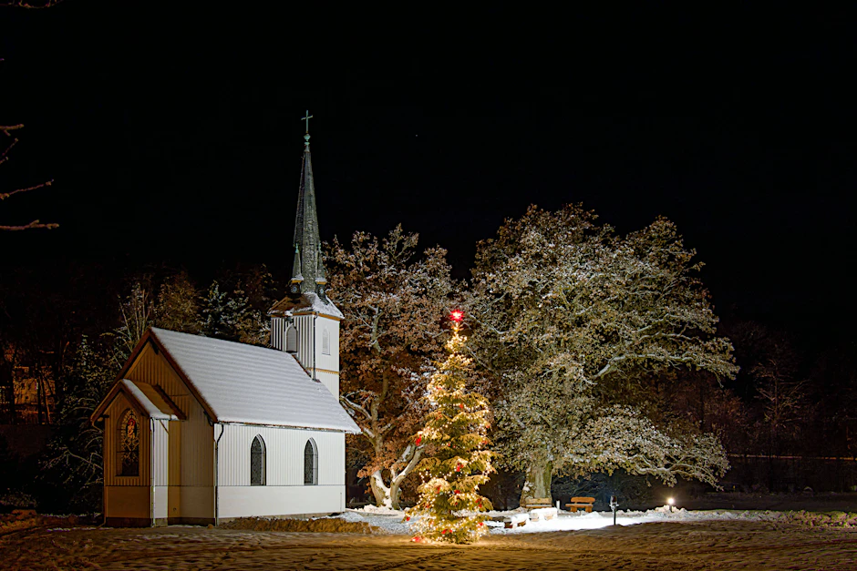 In der Bibel verkünden die Engel in der Weihnachtsnacht den Frieden auf Erden.