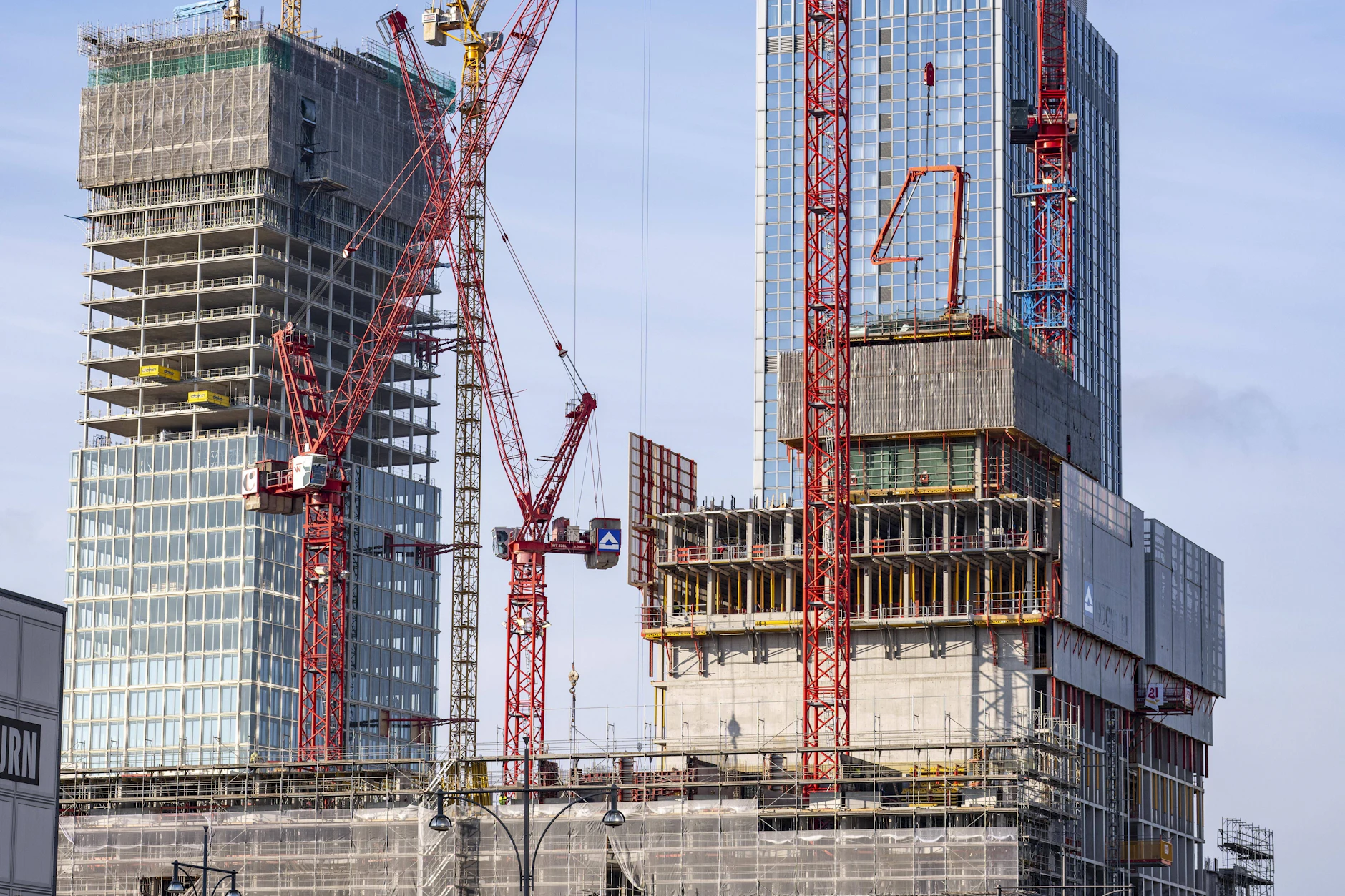 Baustelle des Covivio-Hochhauses am Alexanderplatz in Berlin.
