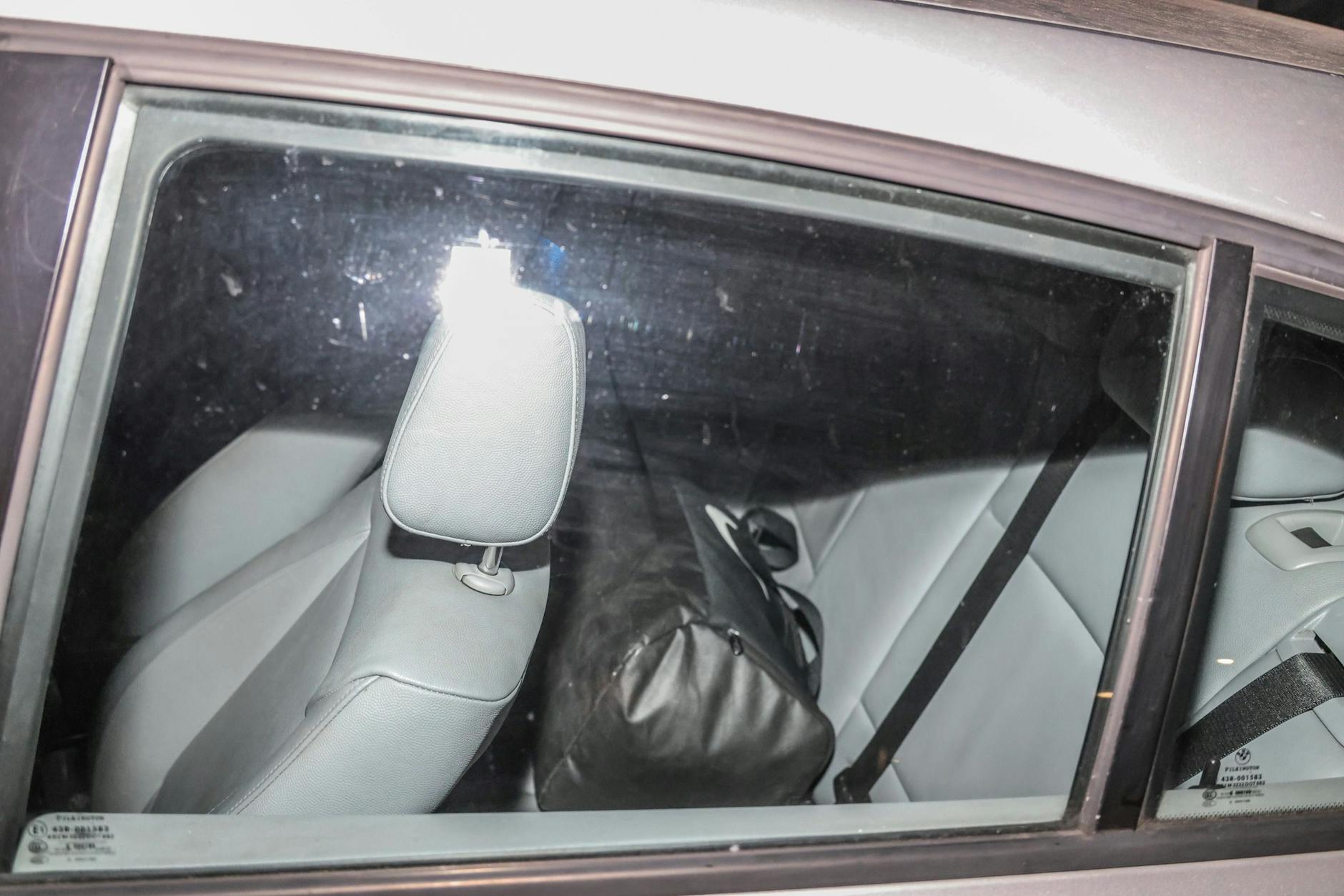 Auf der Rückbank des BMW lag nur eine schwarze Nike-Tasche.