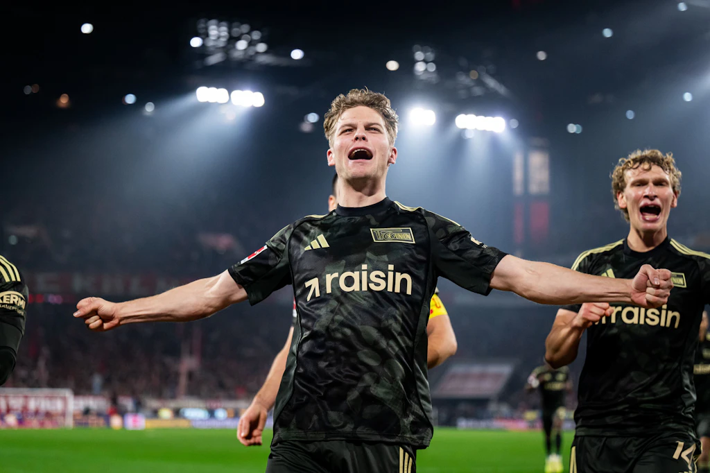 András Schäfer Köln'de şanslı bir şut attı