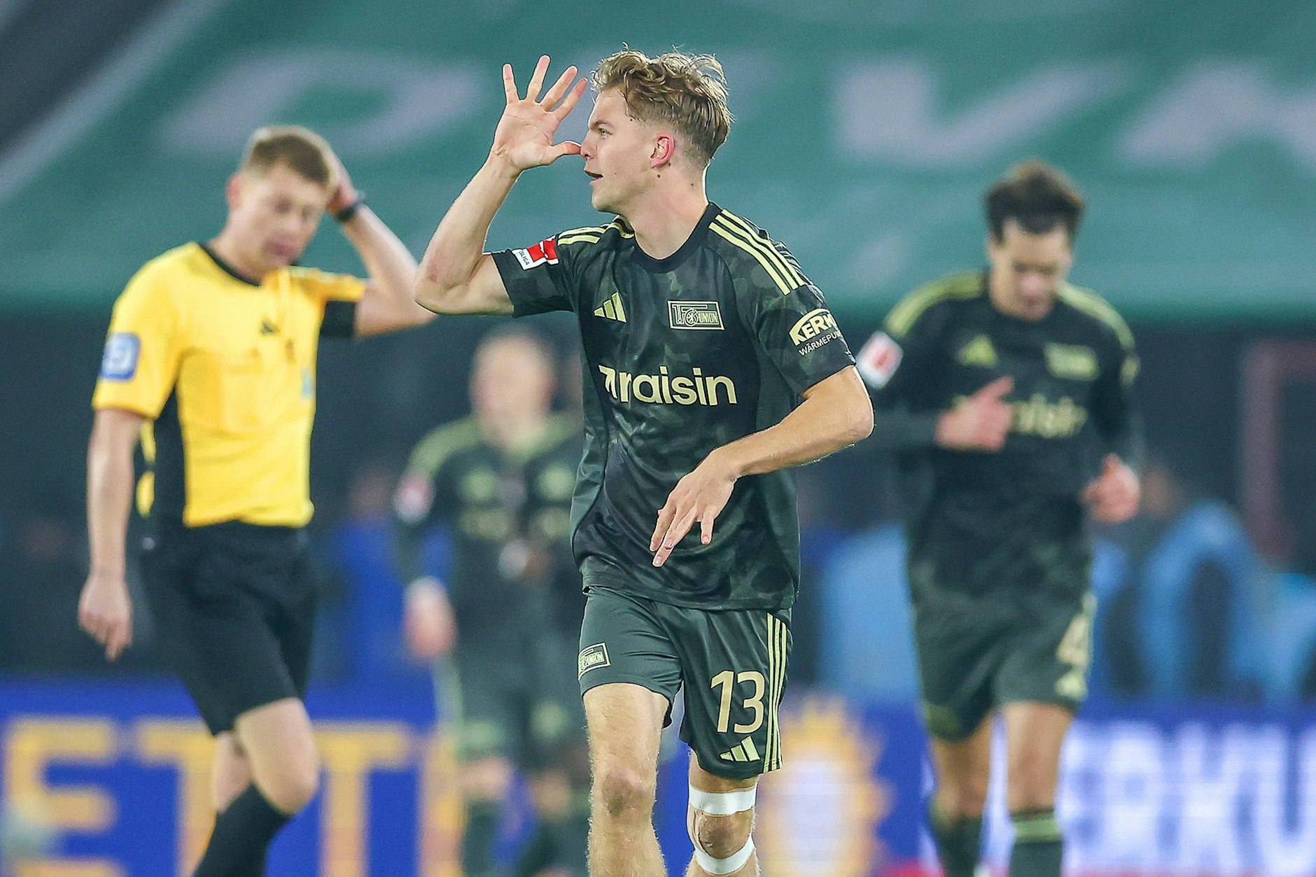 Ätsch bätsch: Andras Schäfer schießt den 1. FC Union Berlin beim 1. FC Köln spät zum Sieg und lässt die Fans von Europa träumen.