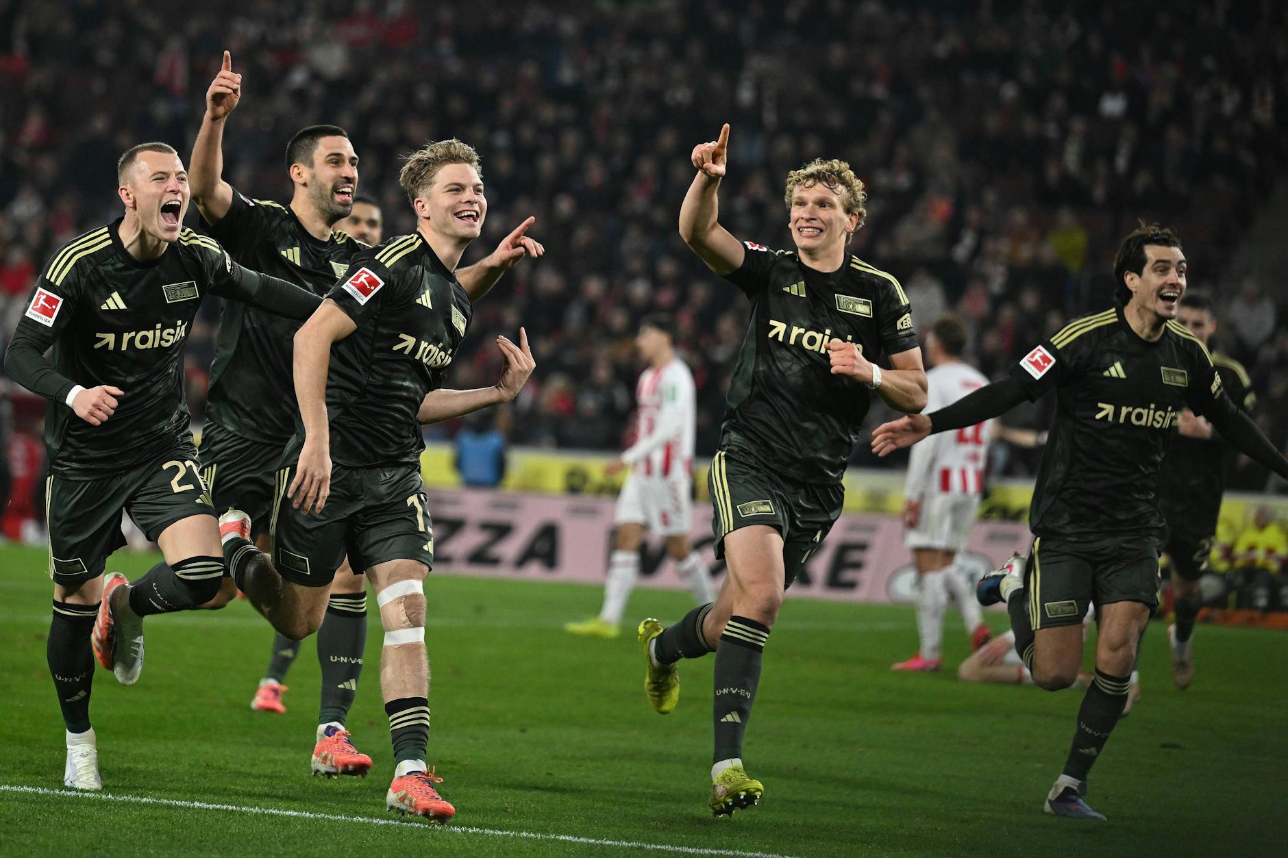Jubel nach Schlusspfiff: Der 1. FC Union Berlin gewinnt das letzte Spiel des Kalenderjahrs mit 1:0 in Köln.