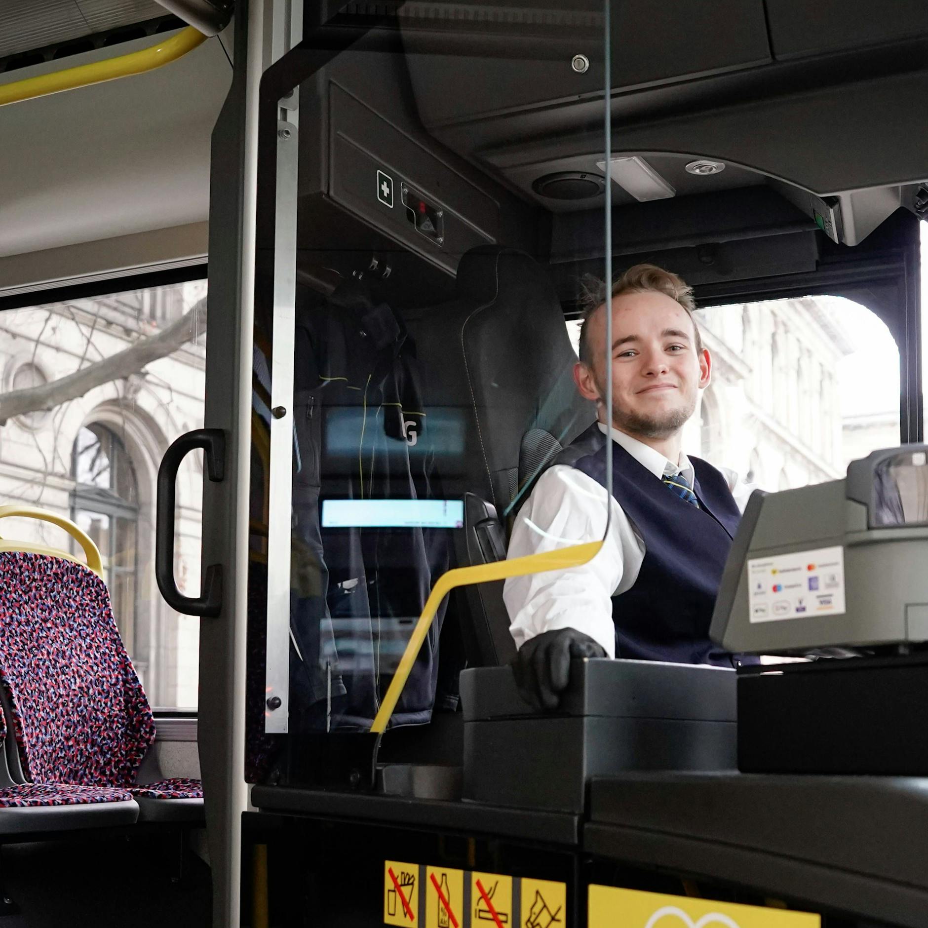 Image - Ostdeutsche müssen mehr und schlechter bezahlt an den Feiertagen arbeiten