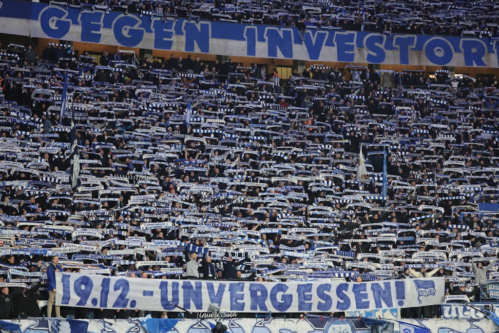 Berlin-und-die-Hertha-Fans-gedenken-der-Opfer-vom-19-Dezember