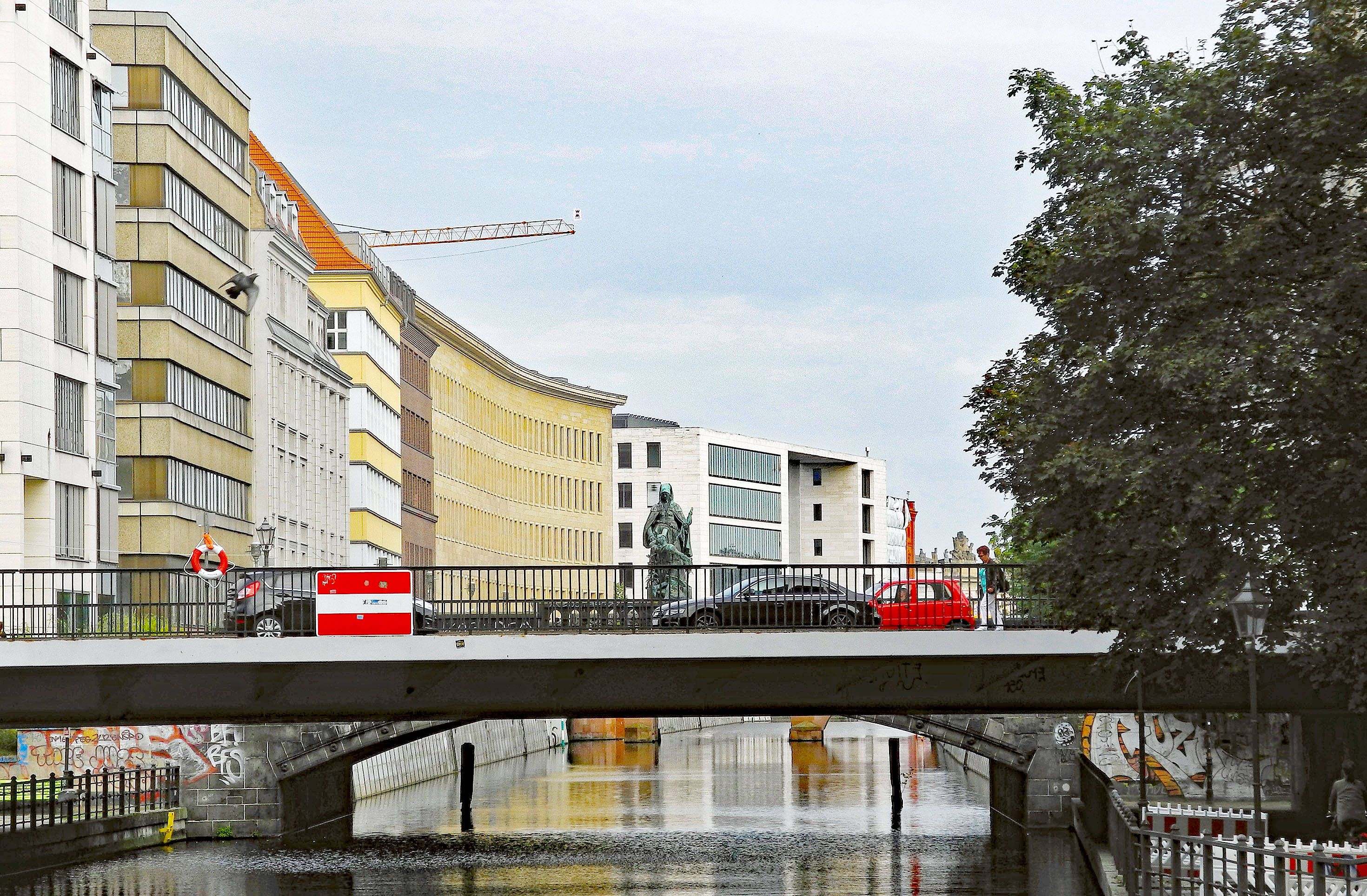 Image - Neue Gertraudenbrücke gesperrt für Lkw und Busse: Umleitungen für die BVG