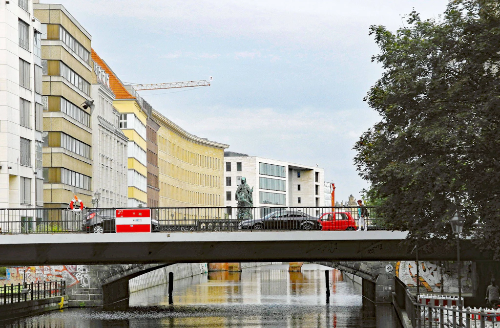 New Gertrauden Bridge closed to trucks and buses: Detours for BVG