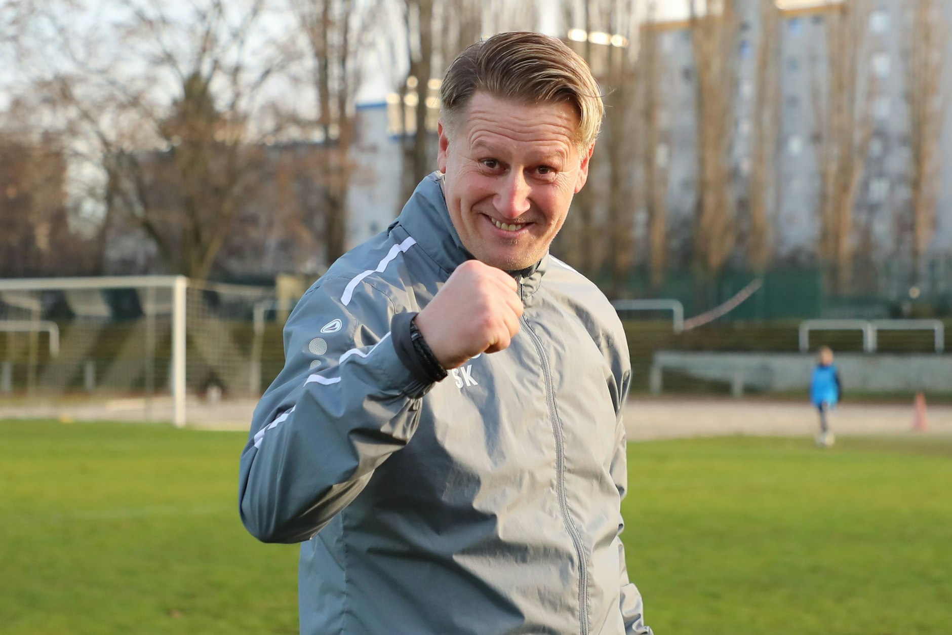 Sven Körner, der neue Cheftrainer des BFC Dynamo, hat allen Grund, den Sieg beim BFC Preussen kräftig zu bejubeln.