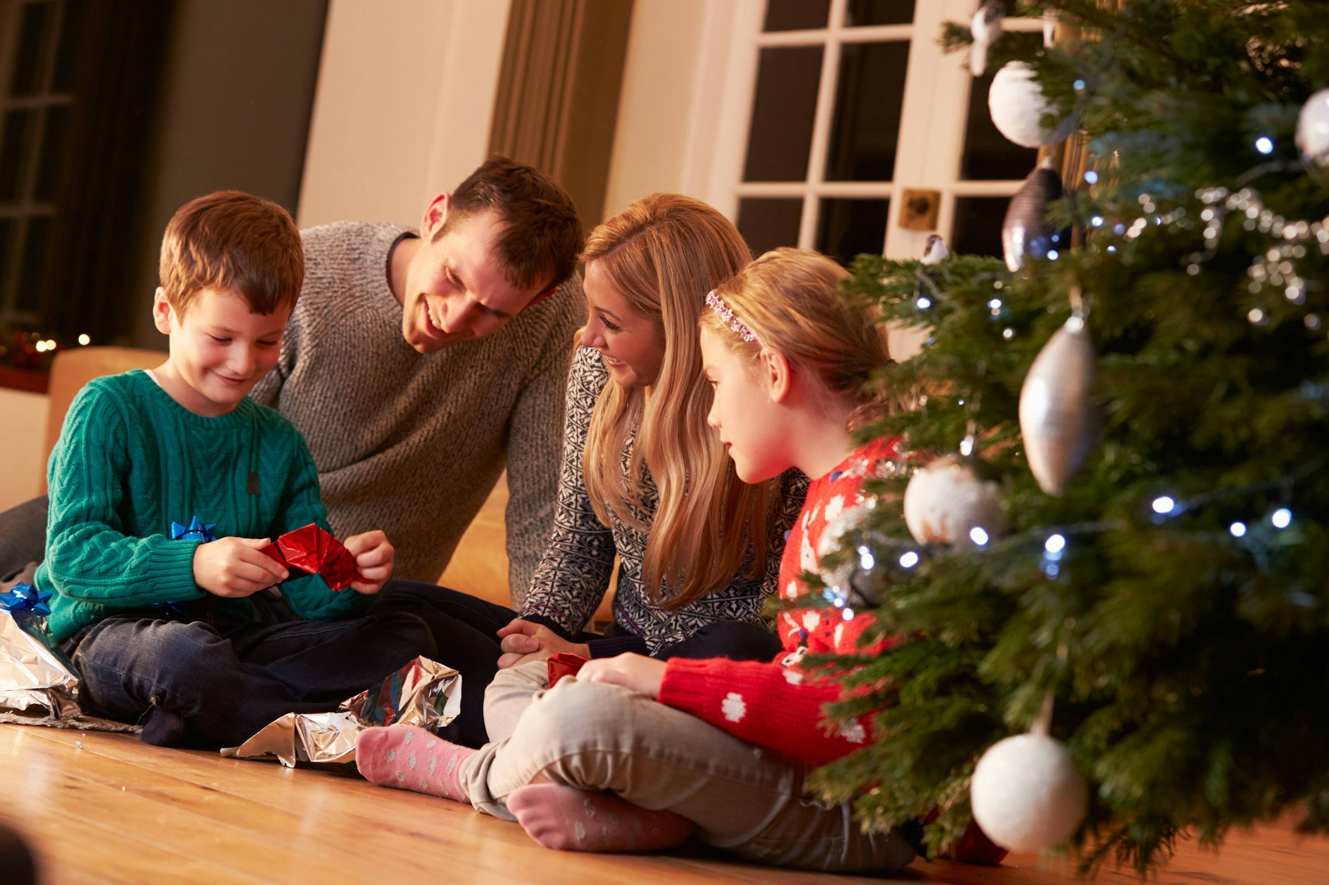Bald steht die Bescherung an. Kurz davor suchen vielen Menschen noch ein passendes Geschenk.