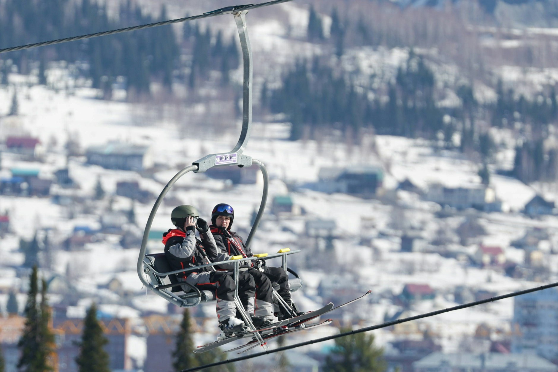 Skiläufer im Sessellift – für einen Deutschen endete die Fahrt zur Piste tödlich.