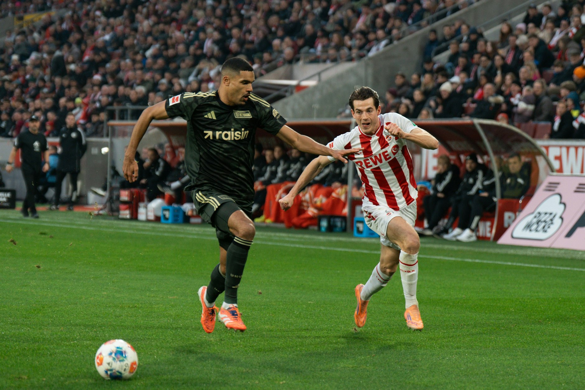 Gedanken muss sich Horst Heldt auch um Verteidiger Danilho Doekhi machen. Wie bei Leite läuft auch der Vertrag des Leistungsträgers aus.