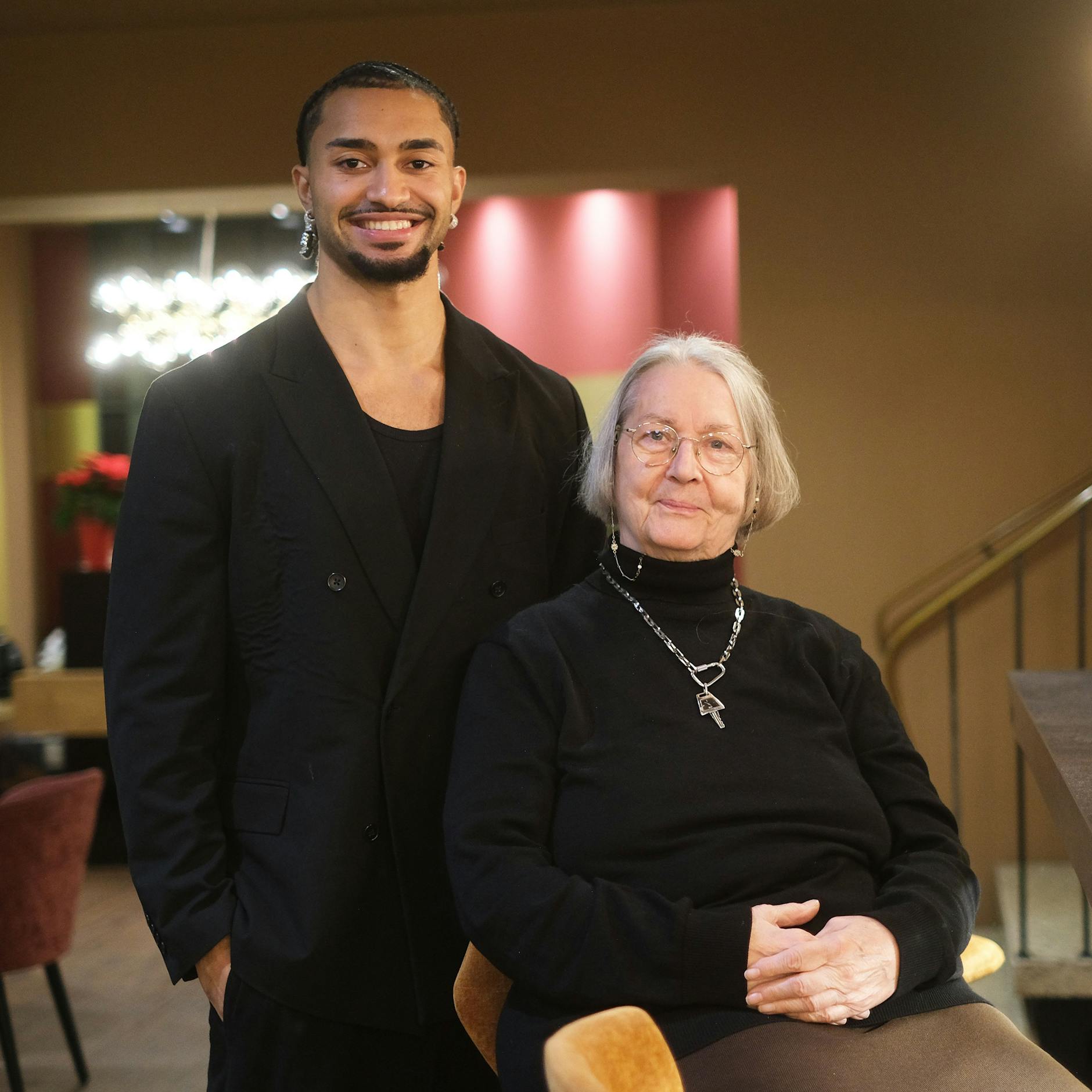Image - Berlin versinkt in Hass und Hetze – doch ein Enkel und seine Oma sagen: „Es ist die Liebe, die uns verbindet“